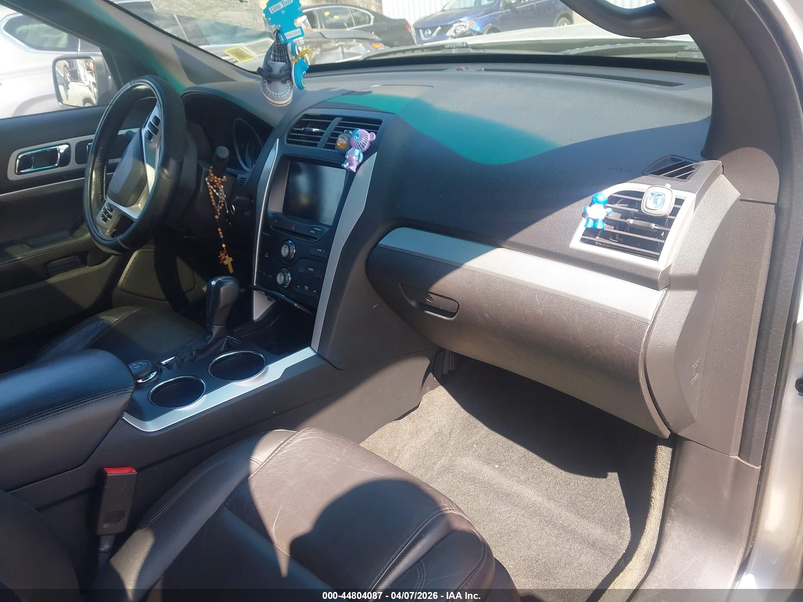 FORD EXPLORER image 5