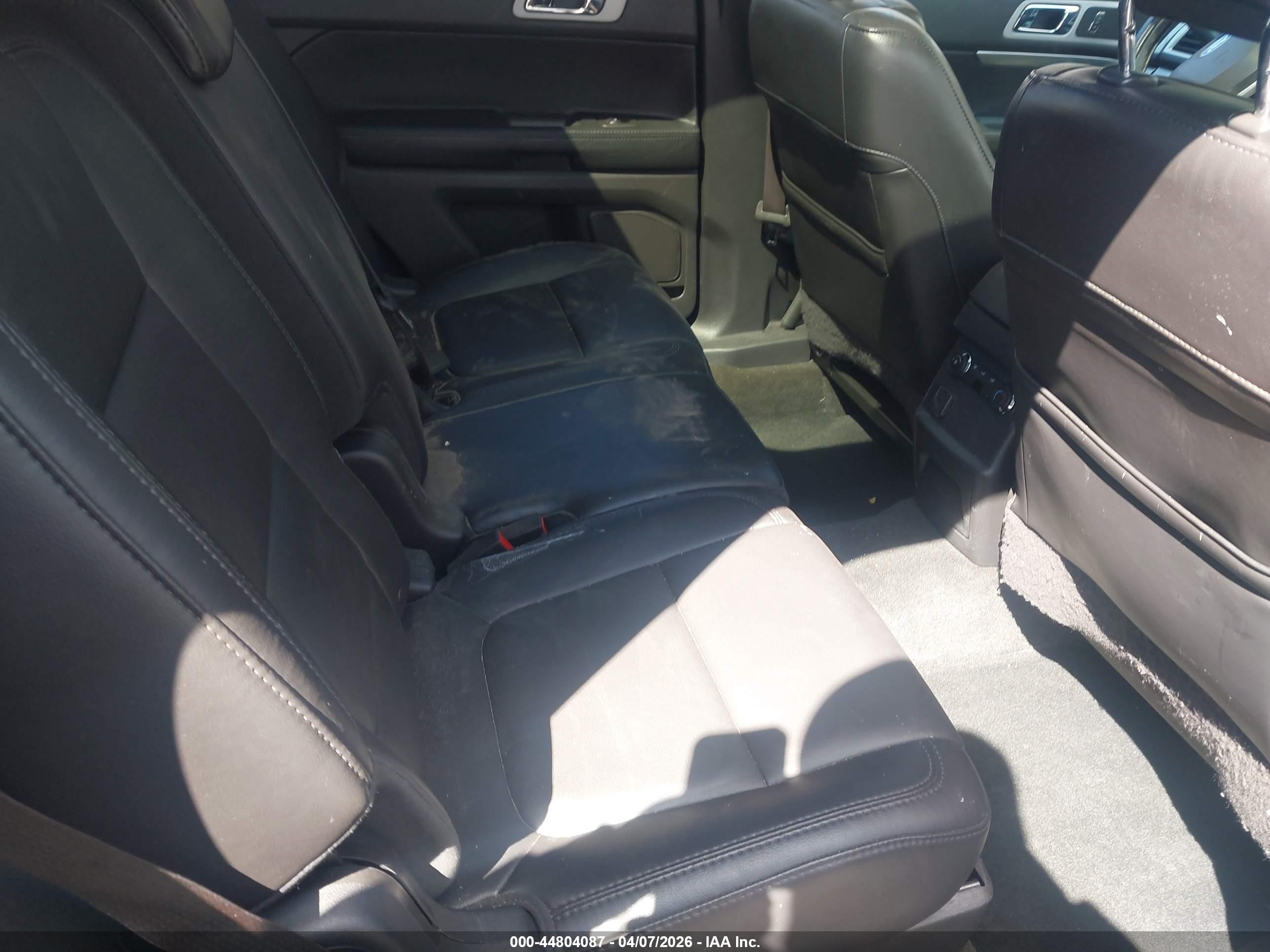 FORD EXPLORER image 8