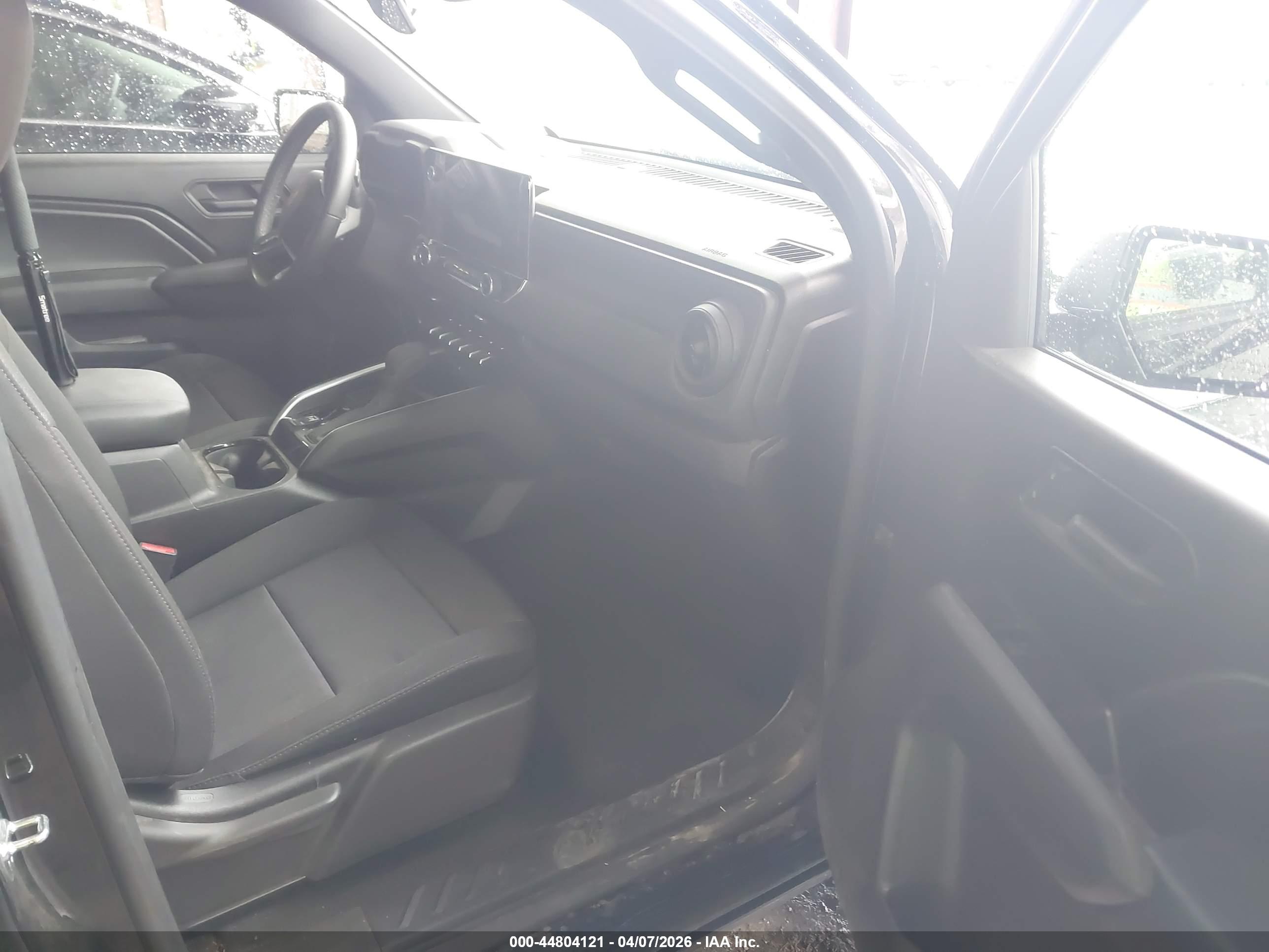 CHEVROLET COLORADO image 5