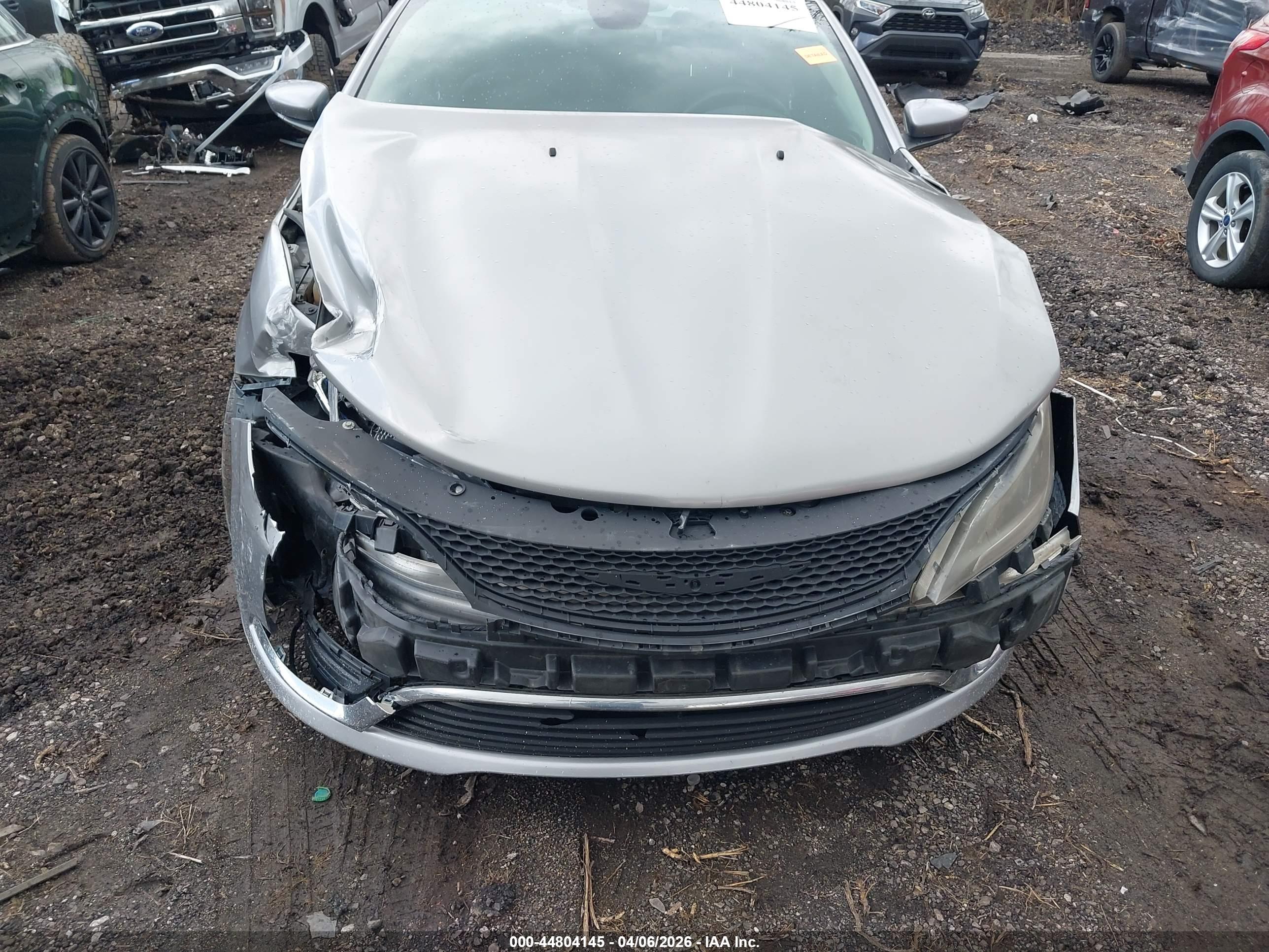 CHRYSLER 200 image 6