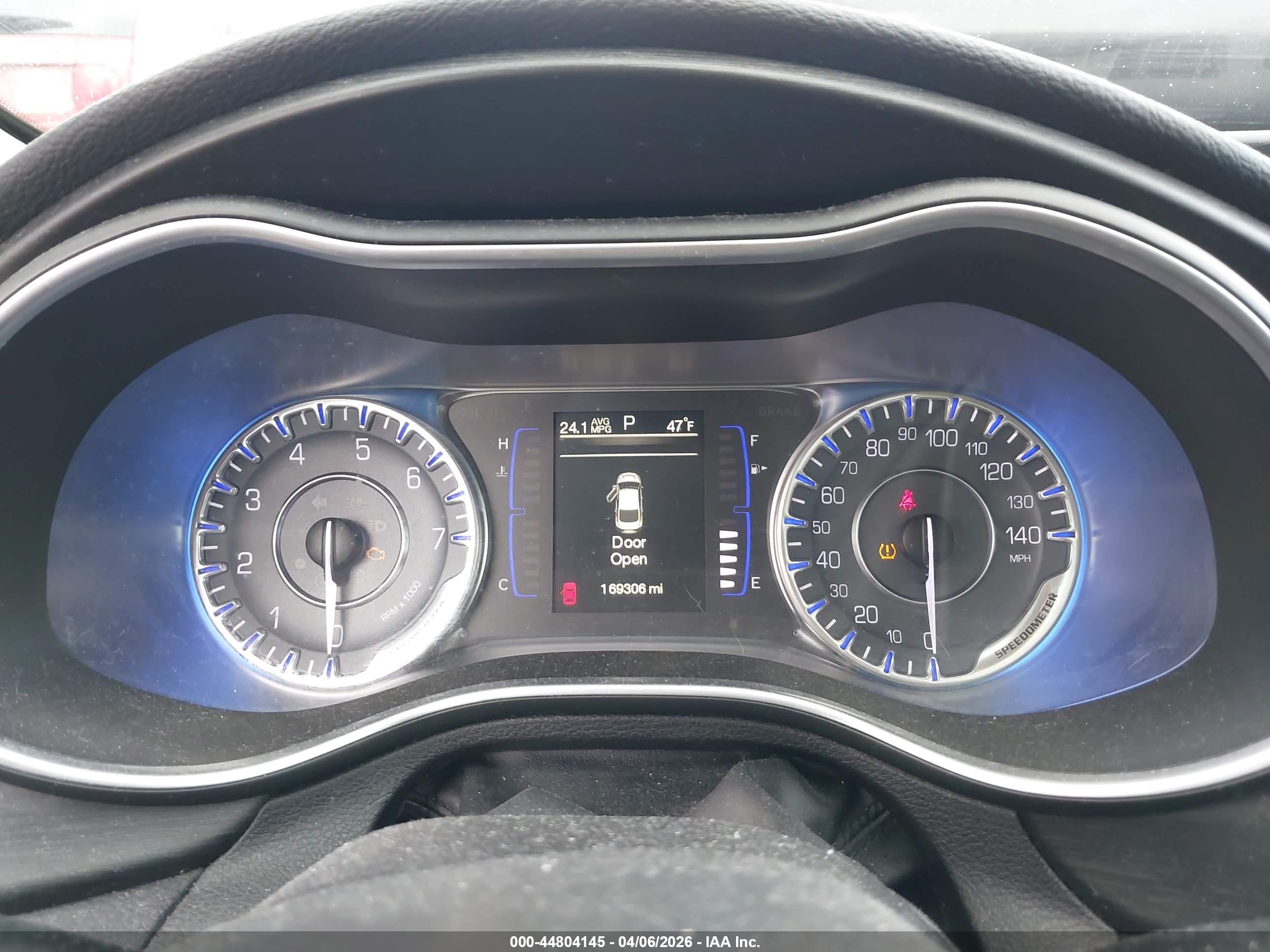 CHRYSLER 200 image 7