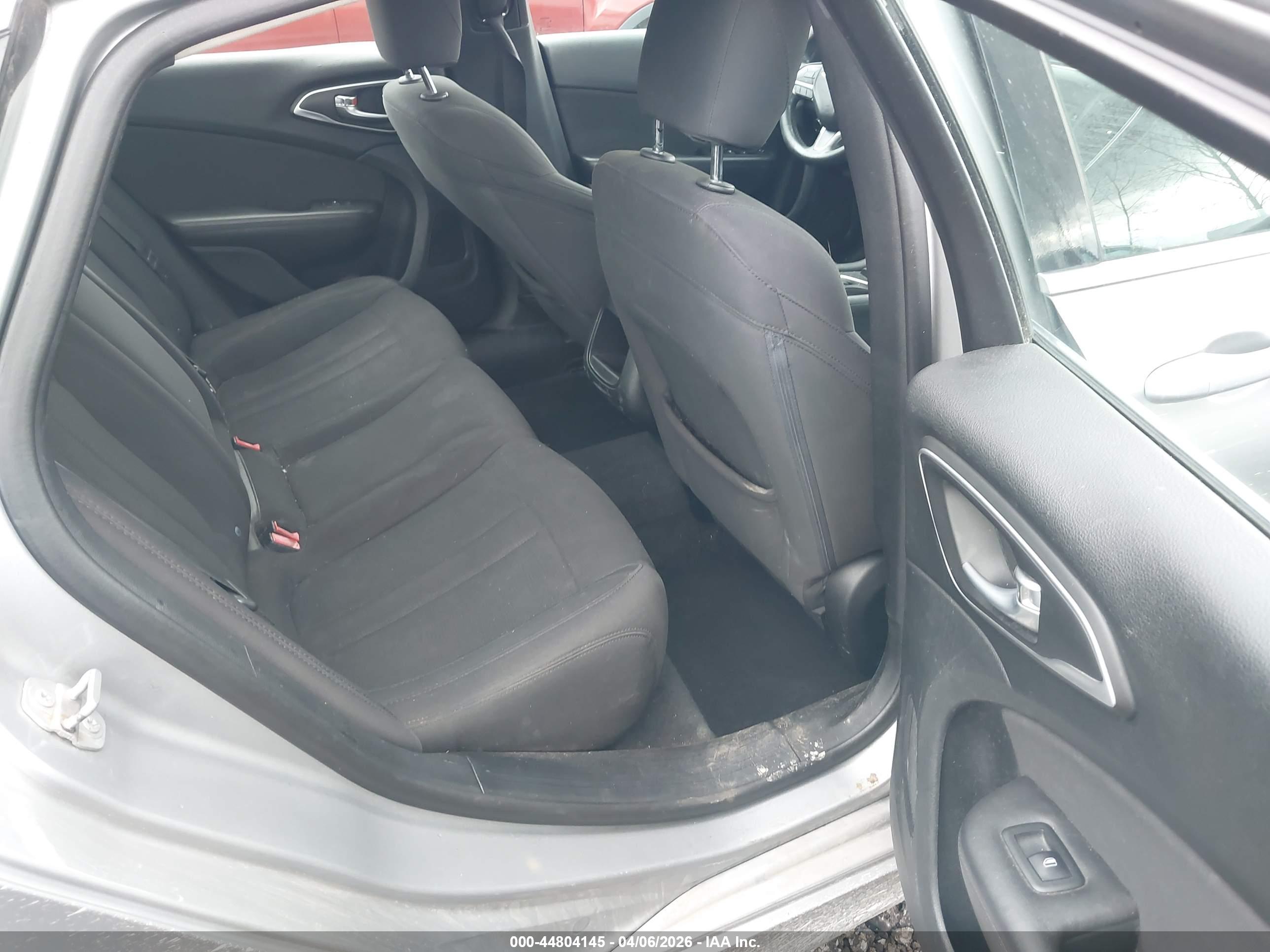 CHRYSLER 200 image 8