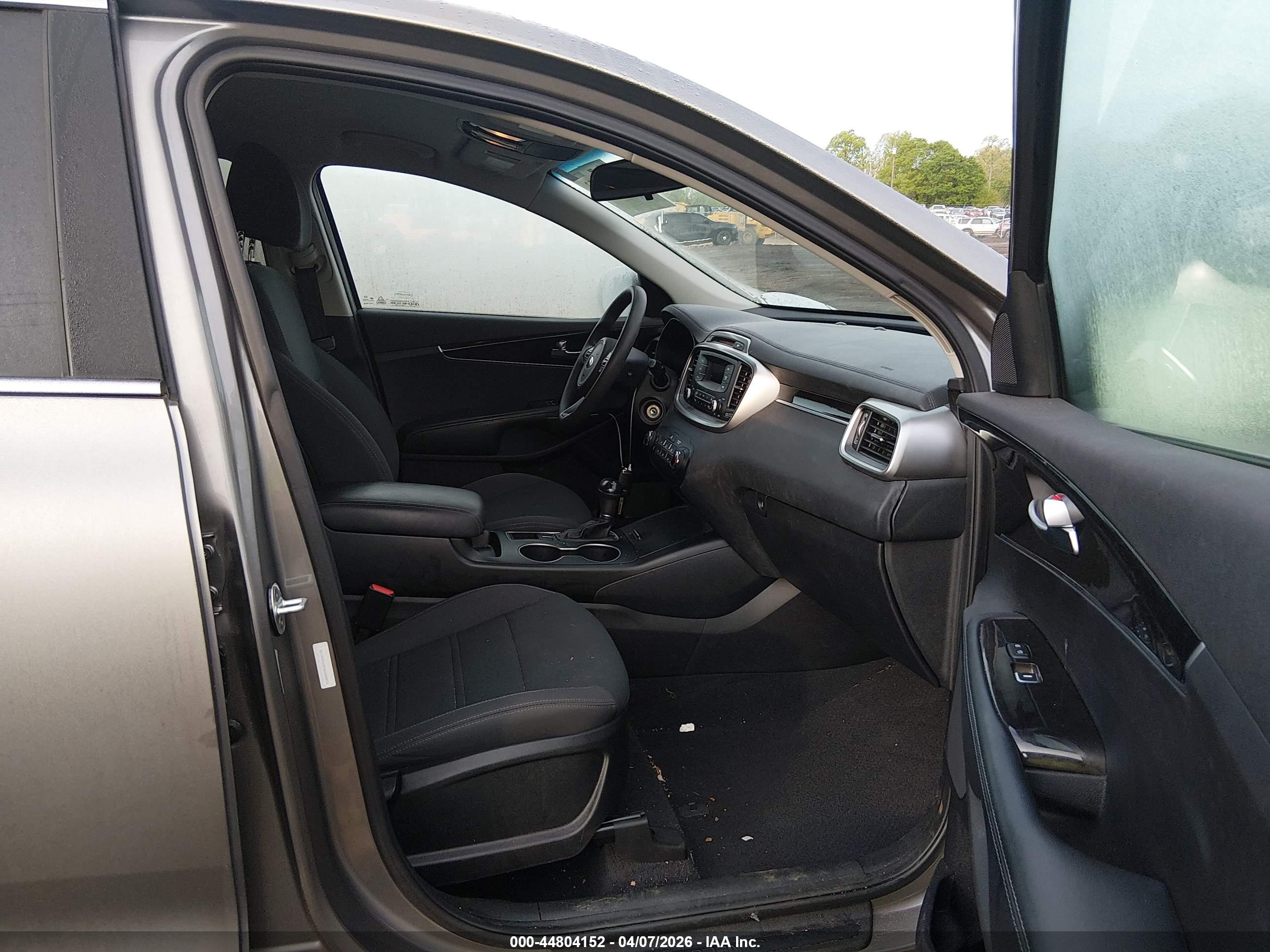 KIA SORENTO image 5