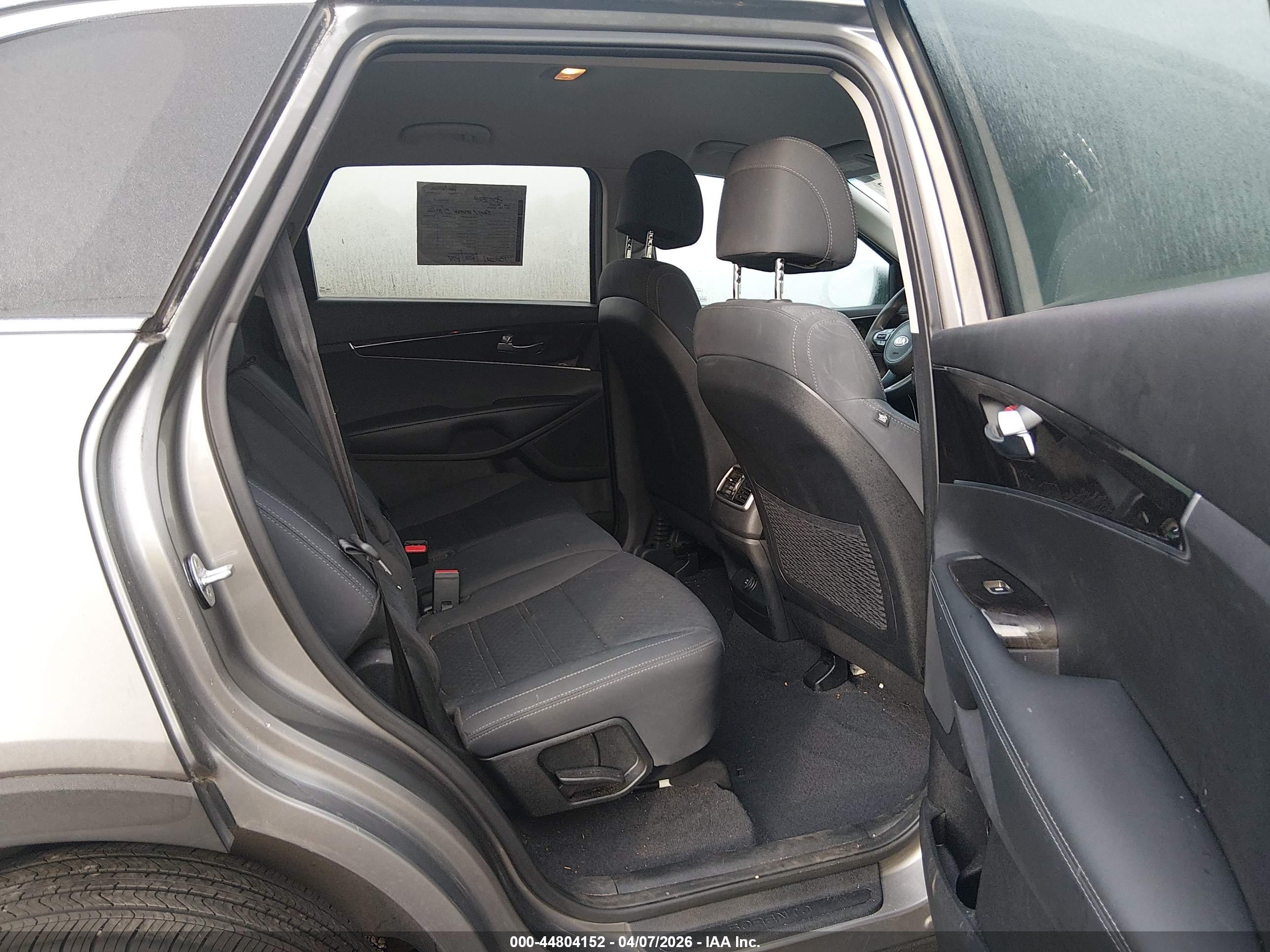 KIA SORENTO image 8