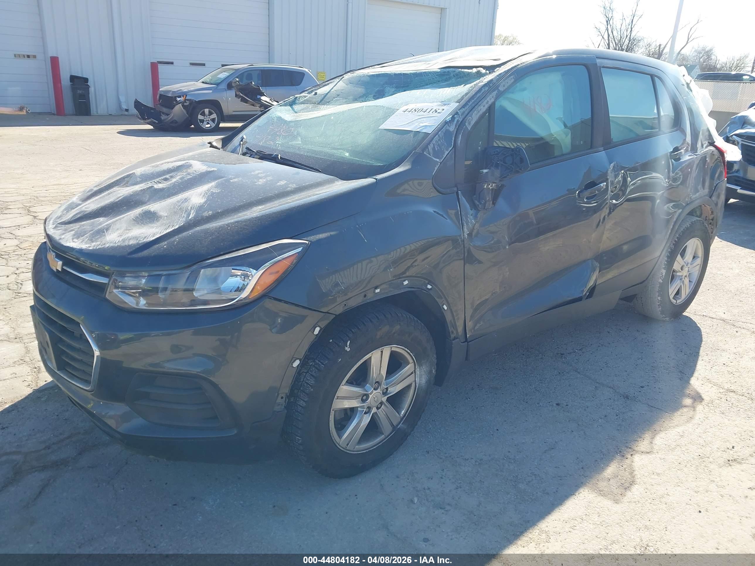 CHEVROLET TRAX image 2