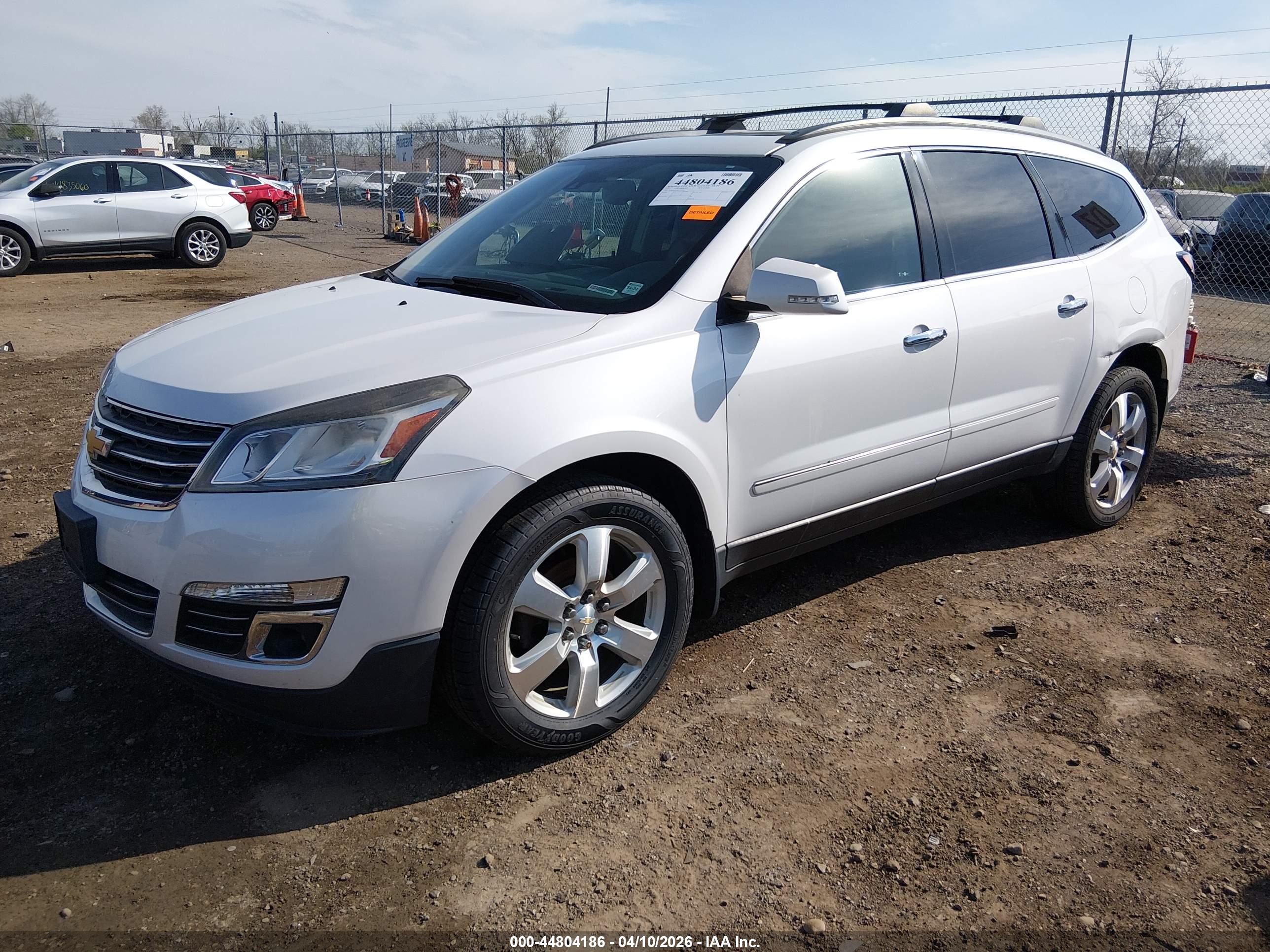CHEVROLET TRAVERSE image 2