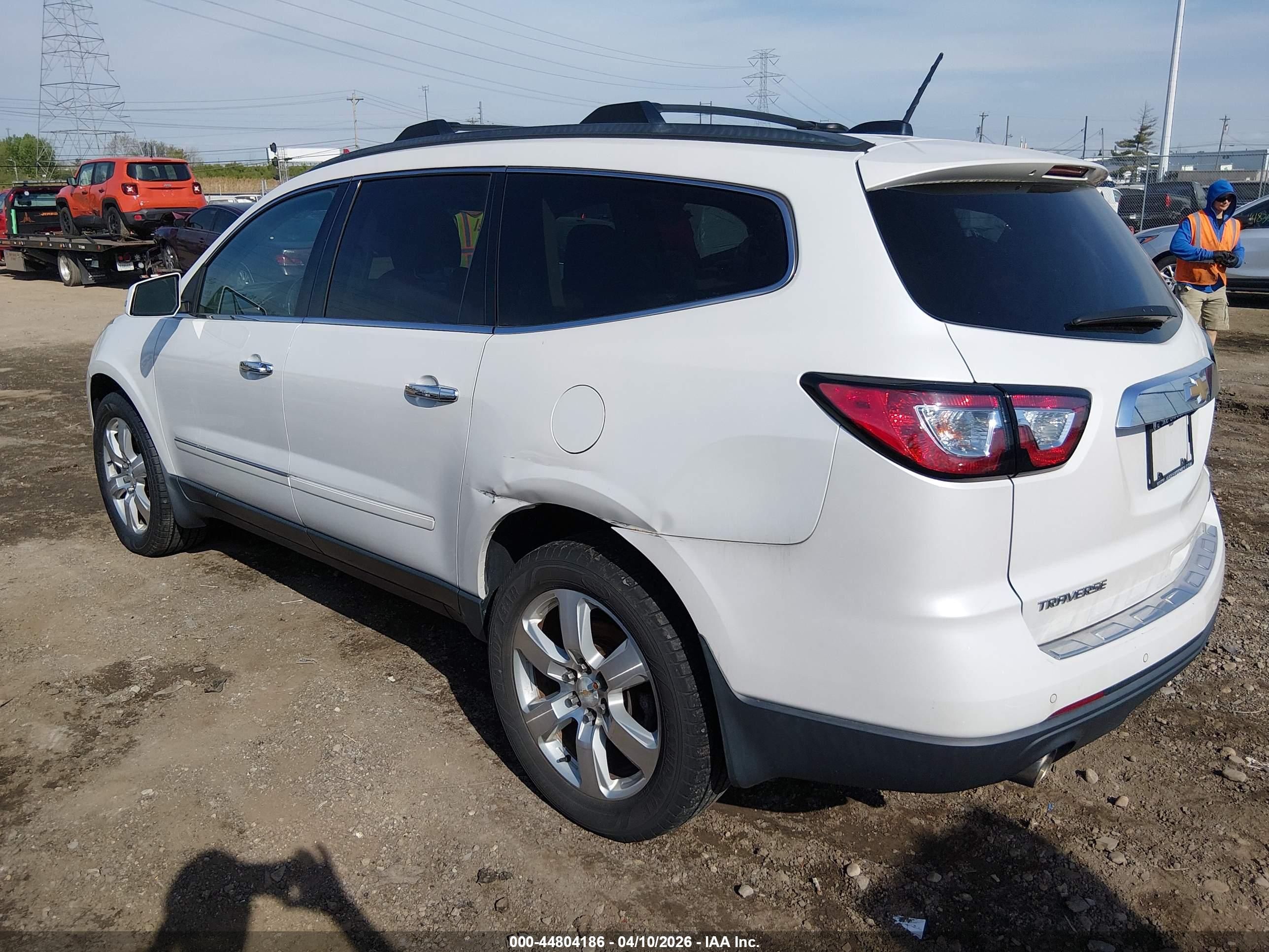 CHEVROLET TRAVERSE image 3