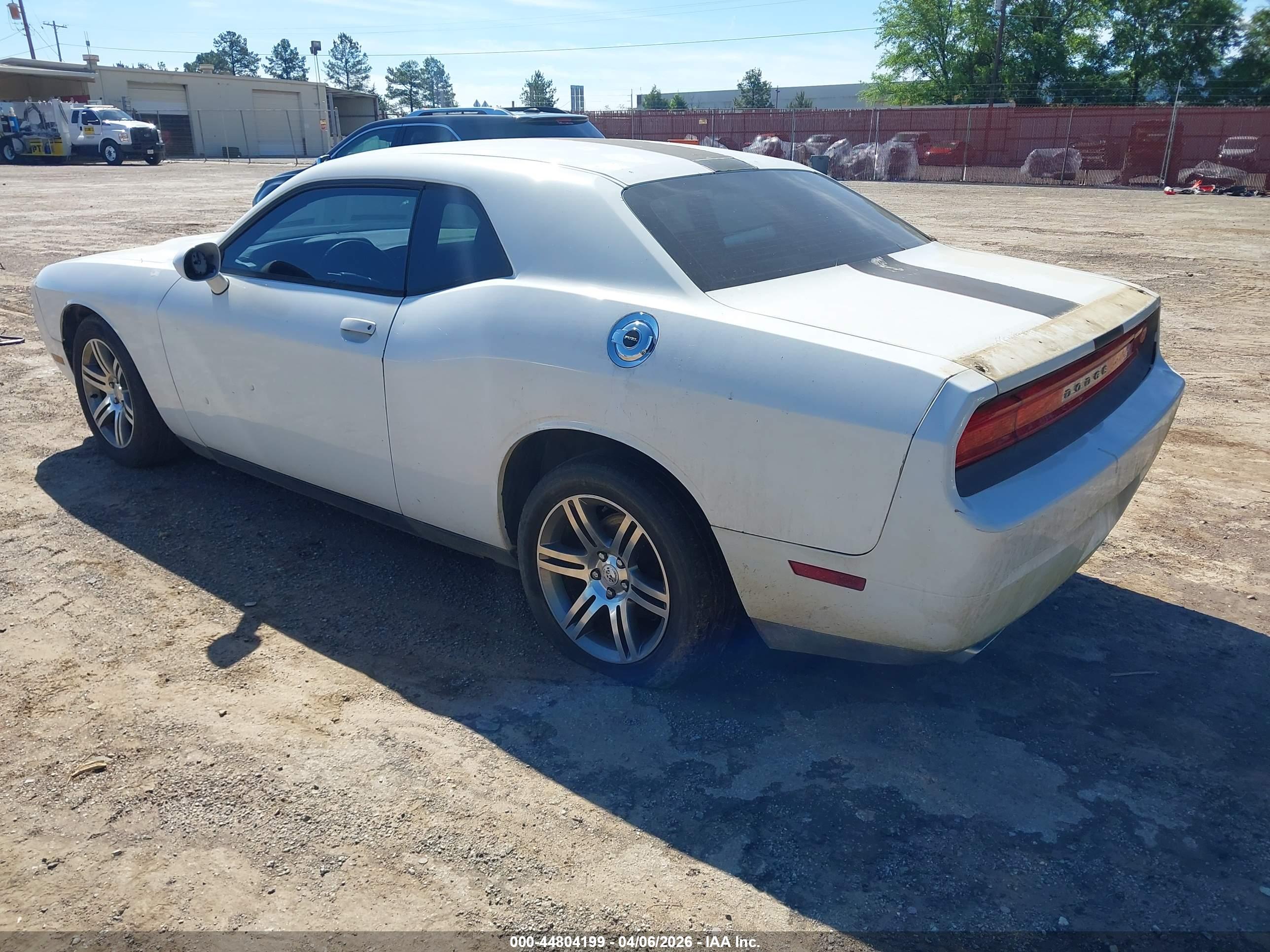 DODGE CHALLENGER image 3