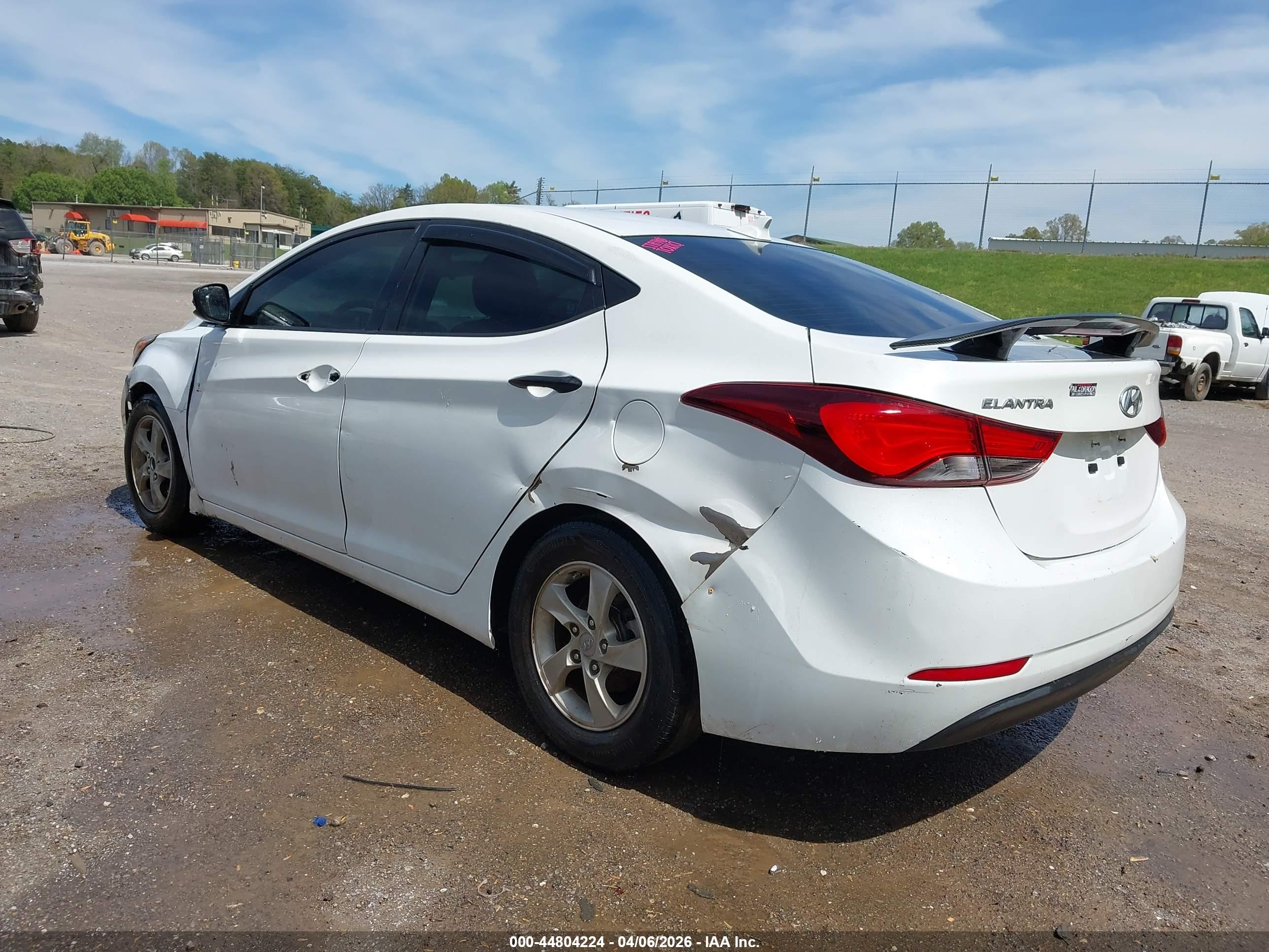 HYUNDAI ELANTRA image 3