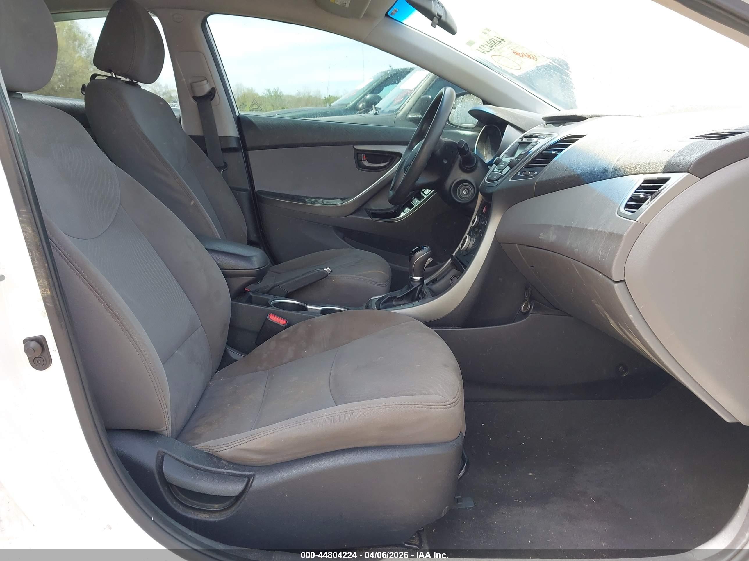 HYUNDAI ELANTRA image 5