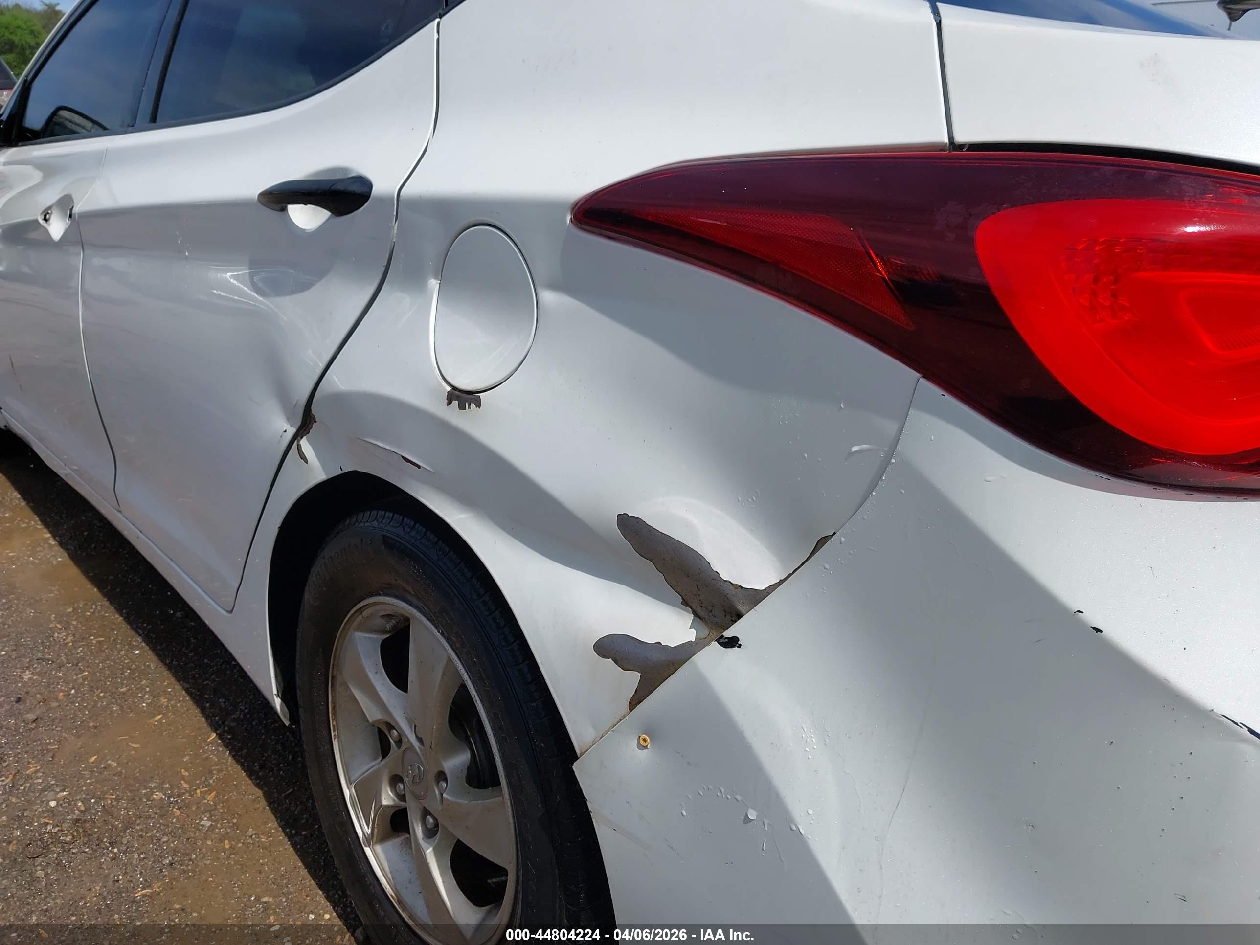 HYUNDAI ELANTRA image 6