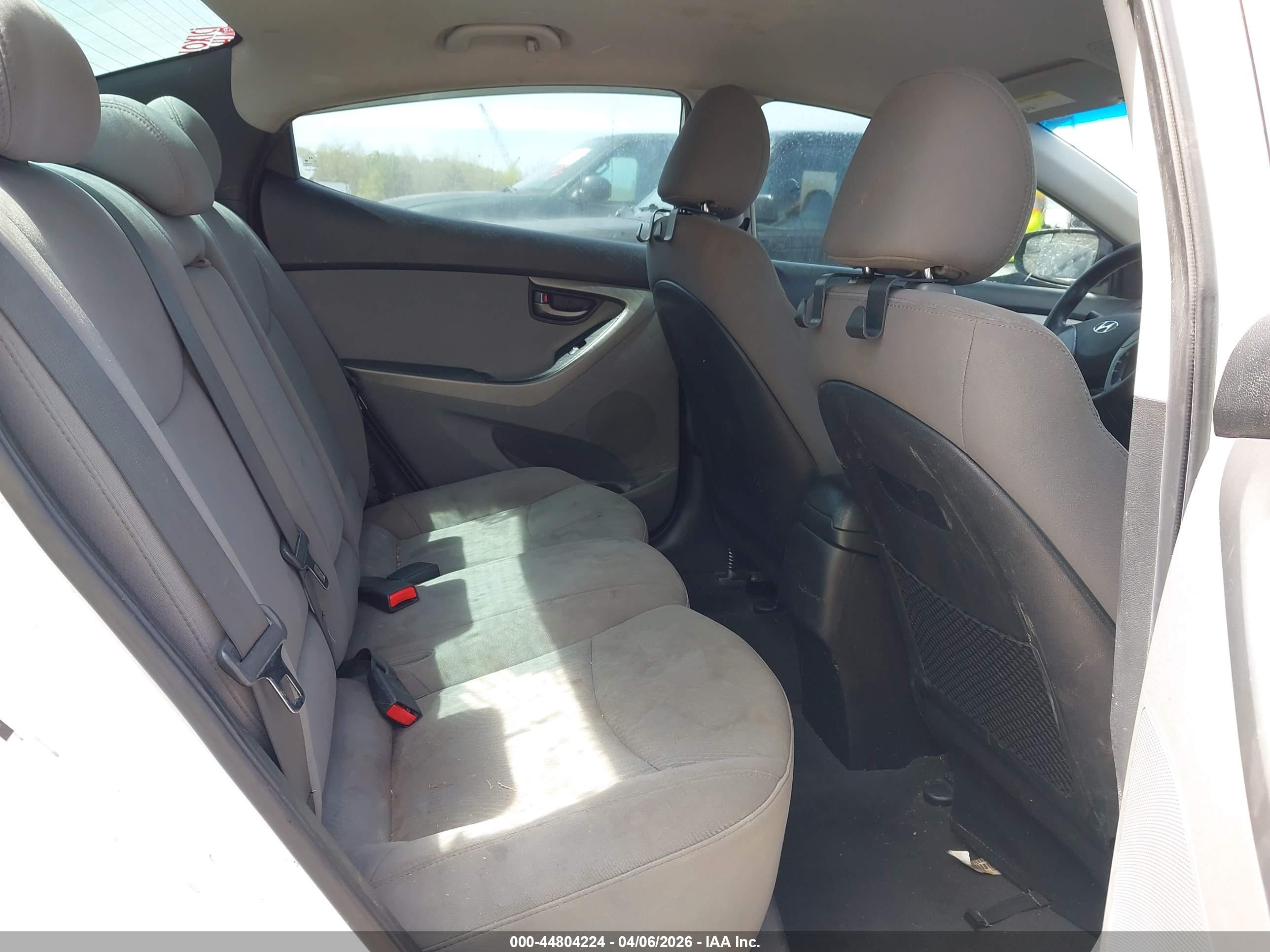 HYUNDAI ELANTRA image 8