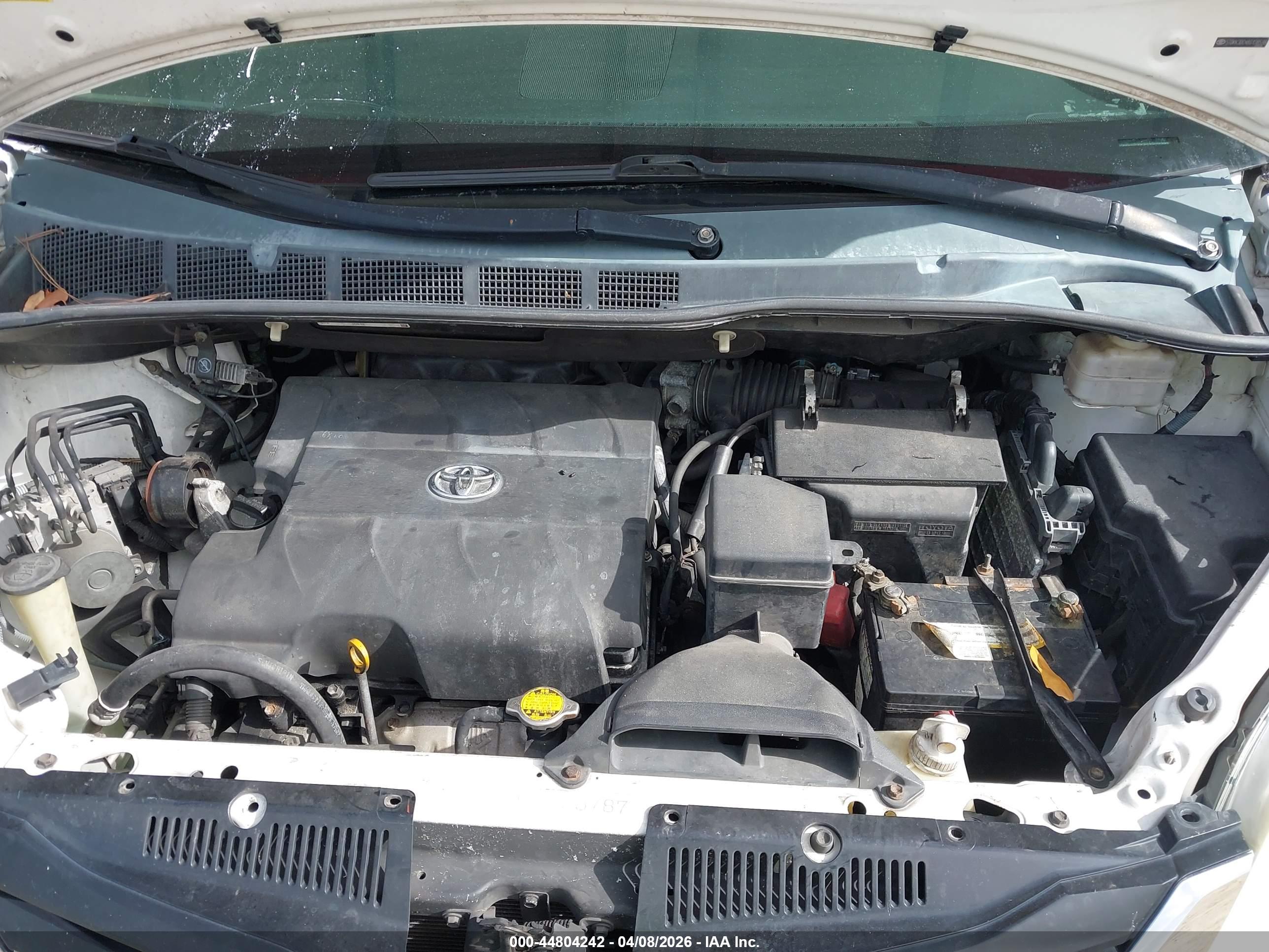 TOYOTA SIENNA image 10