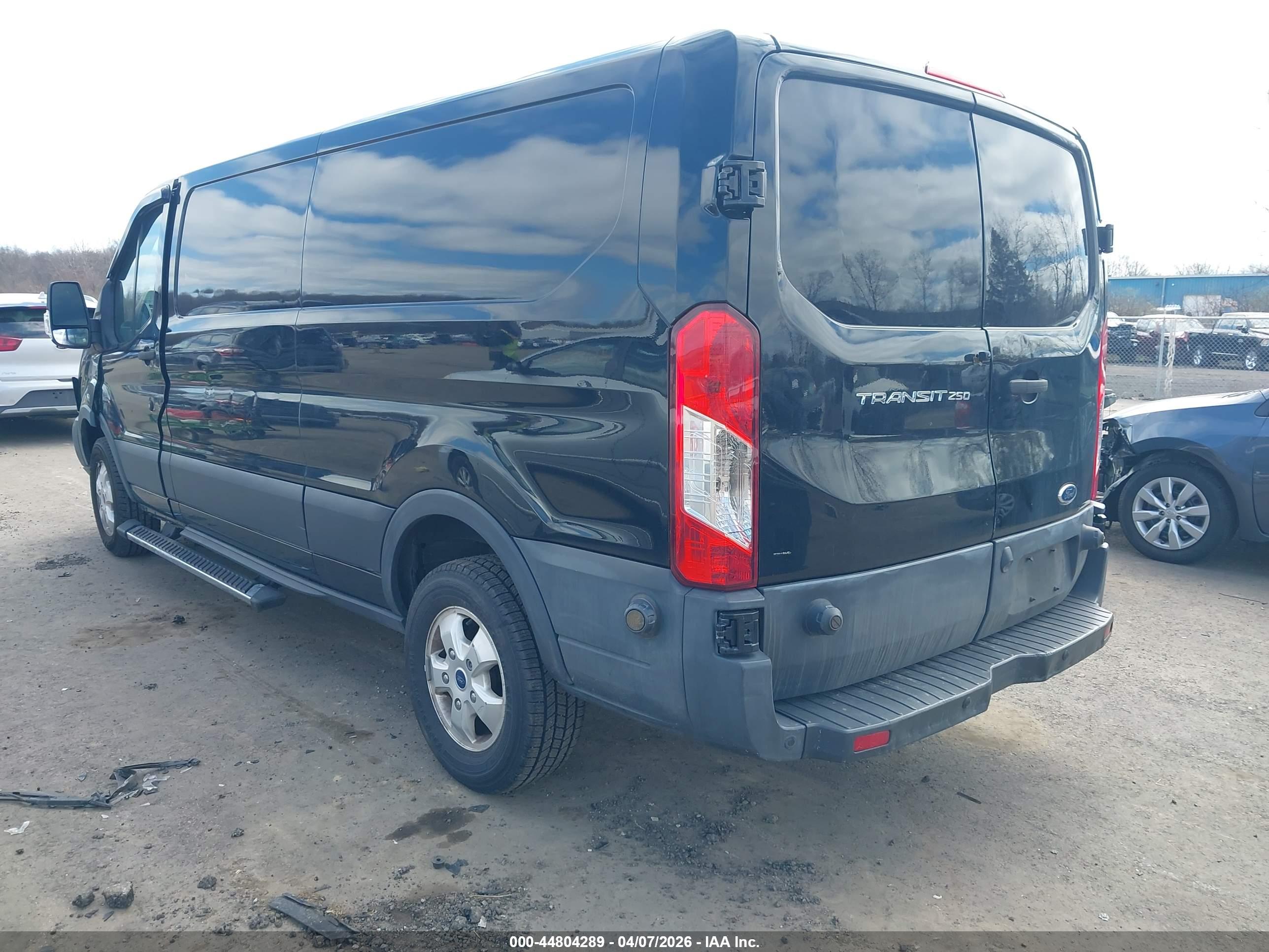 FORD TRANSIT-250 image 3