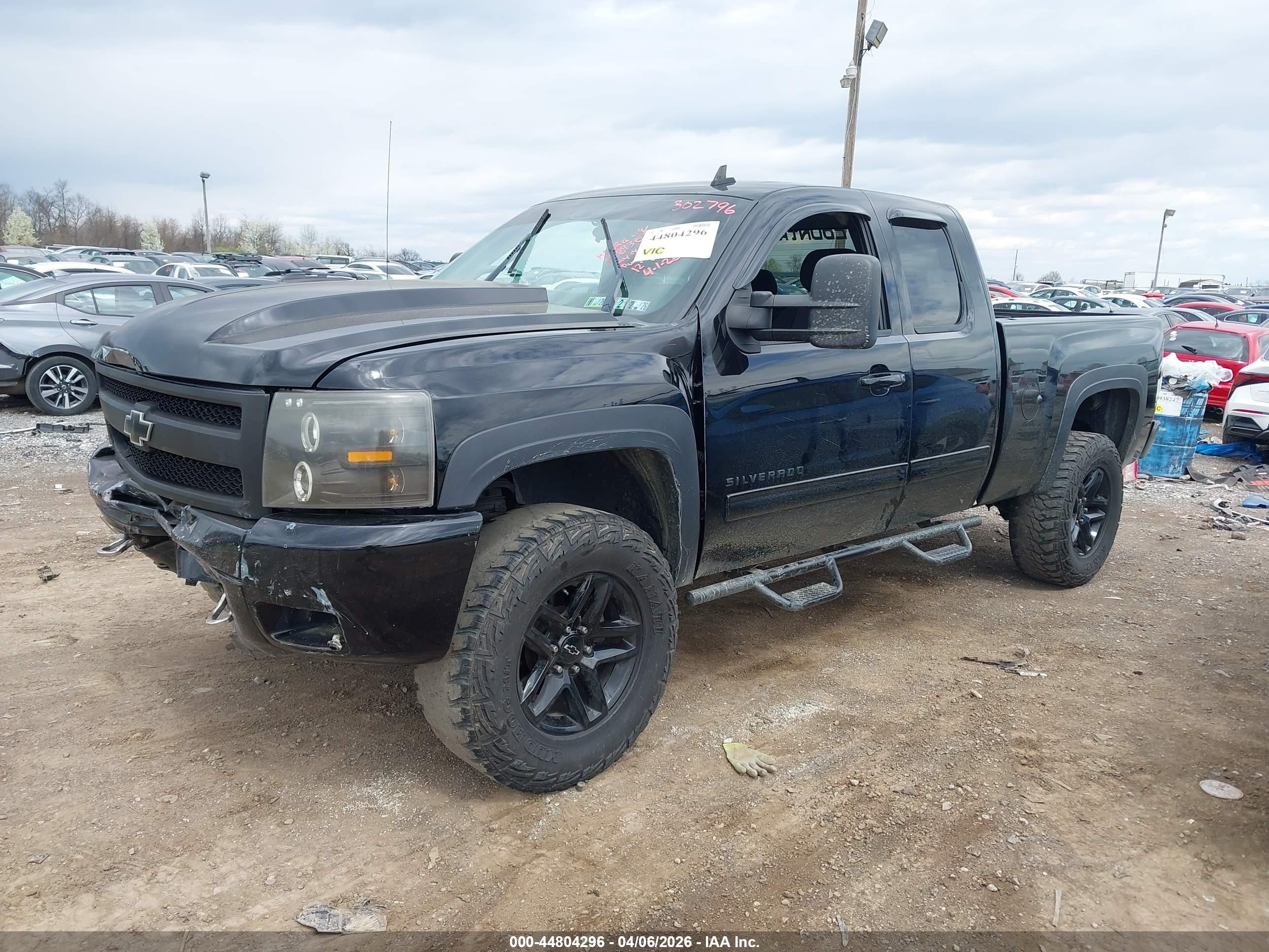 CHEVROLET SILVERADO image 2