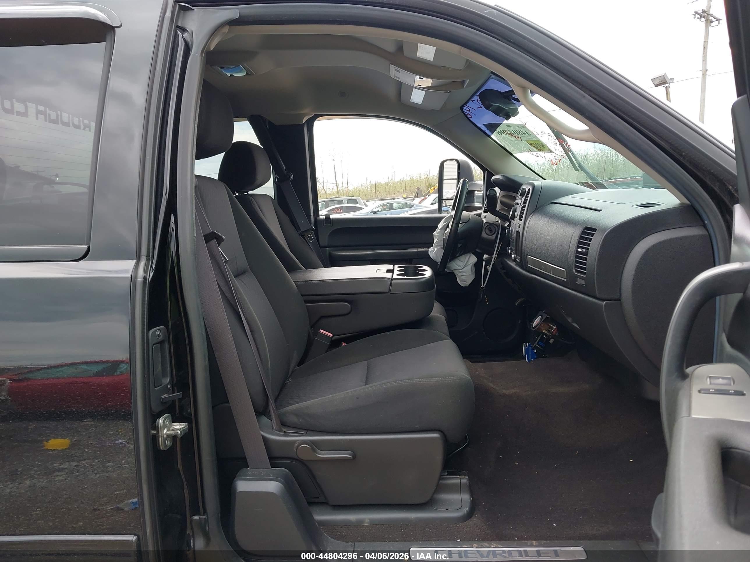 CHEVROLET SILVERADO image 5