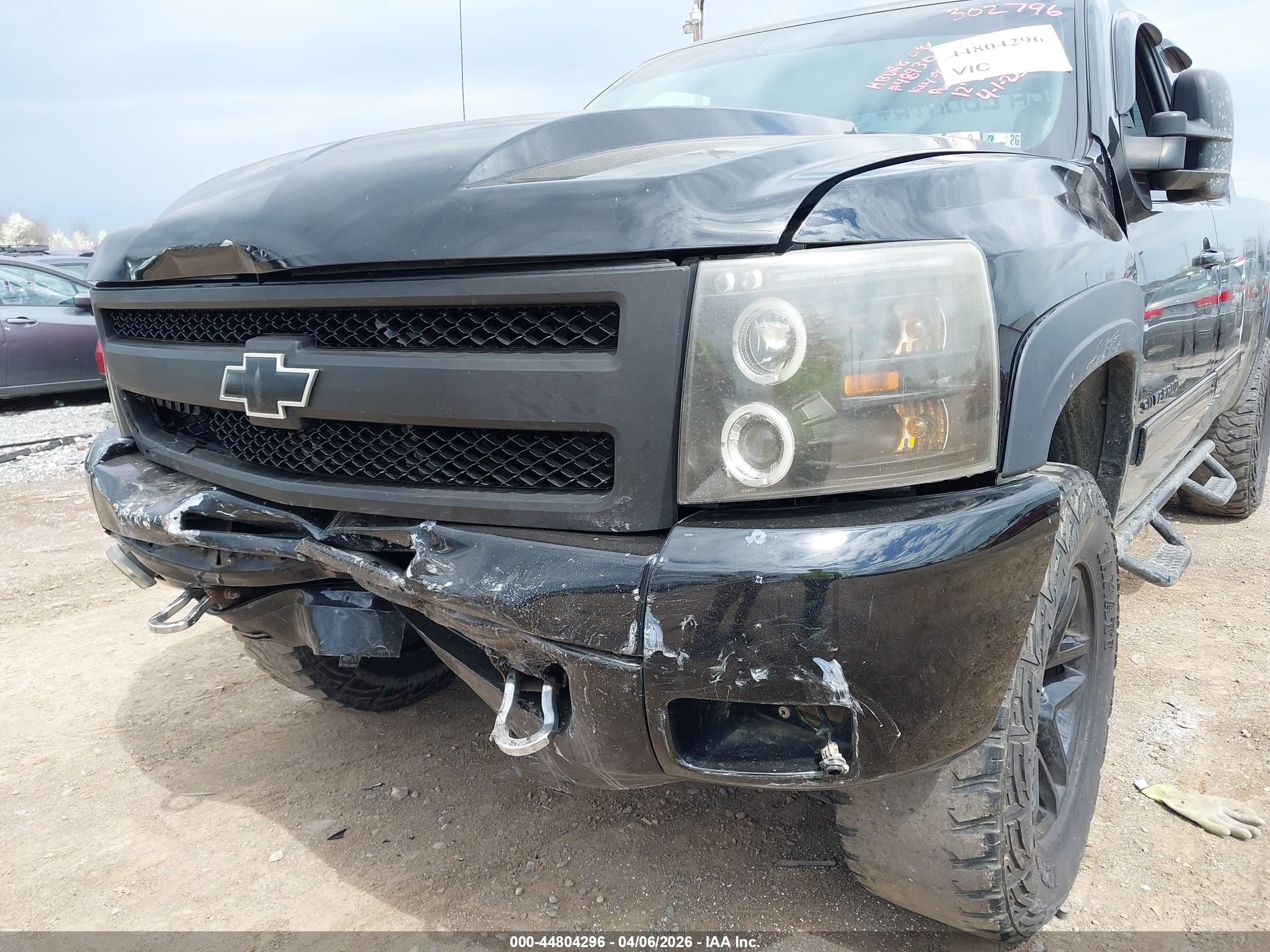 CHEVROLET SILVERADO image 6