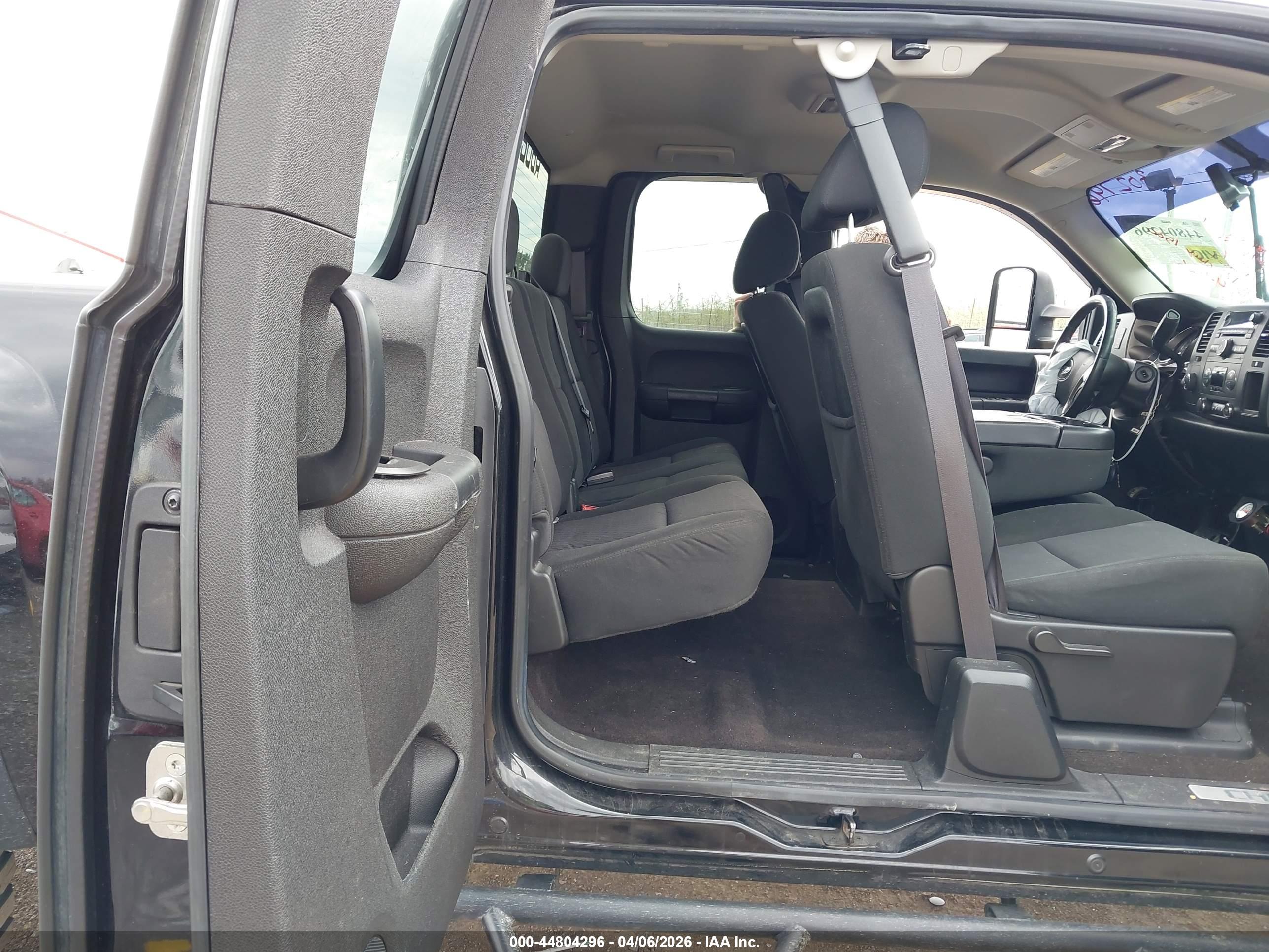 CHEVROLET SILVERADO image 8