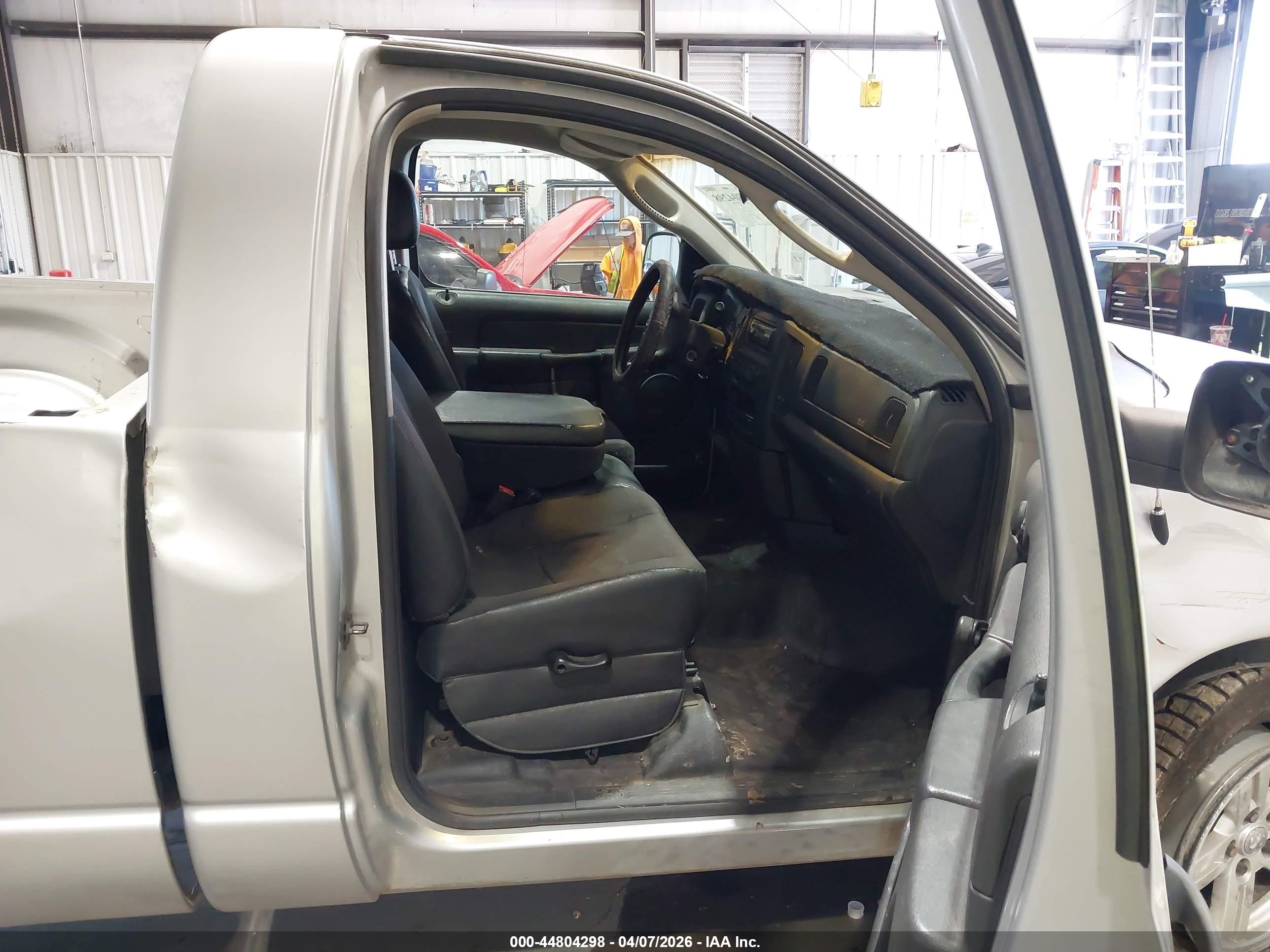 DODGE RAM image 5