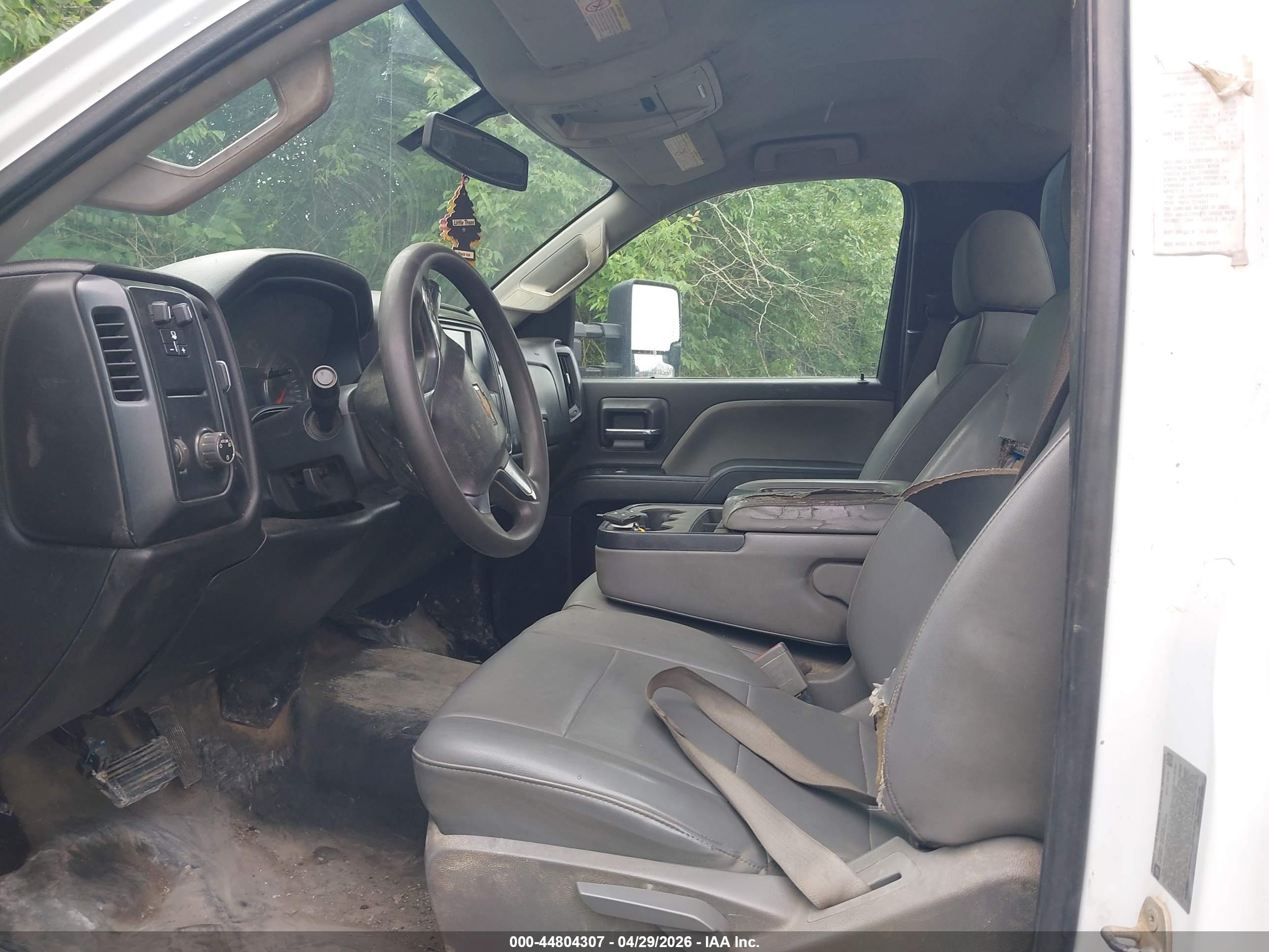 CHEVROLET SILVERADO image 7