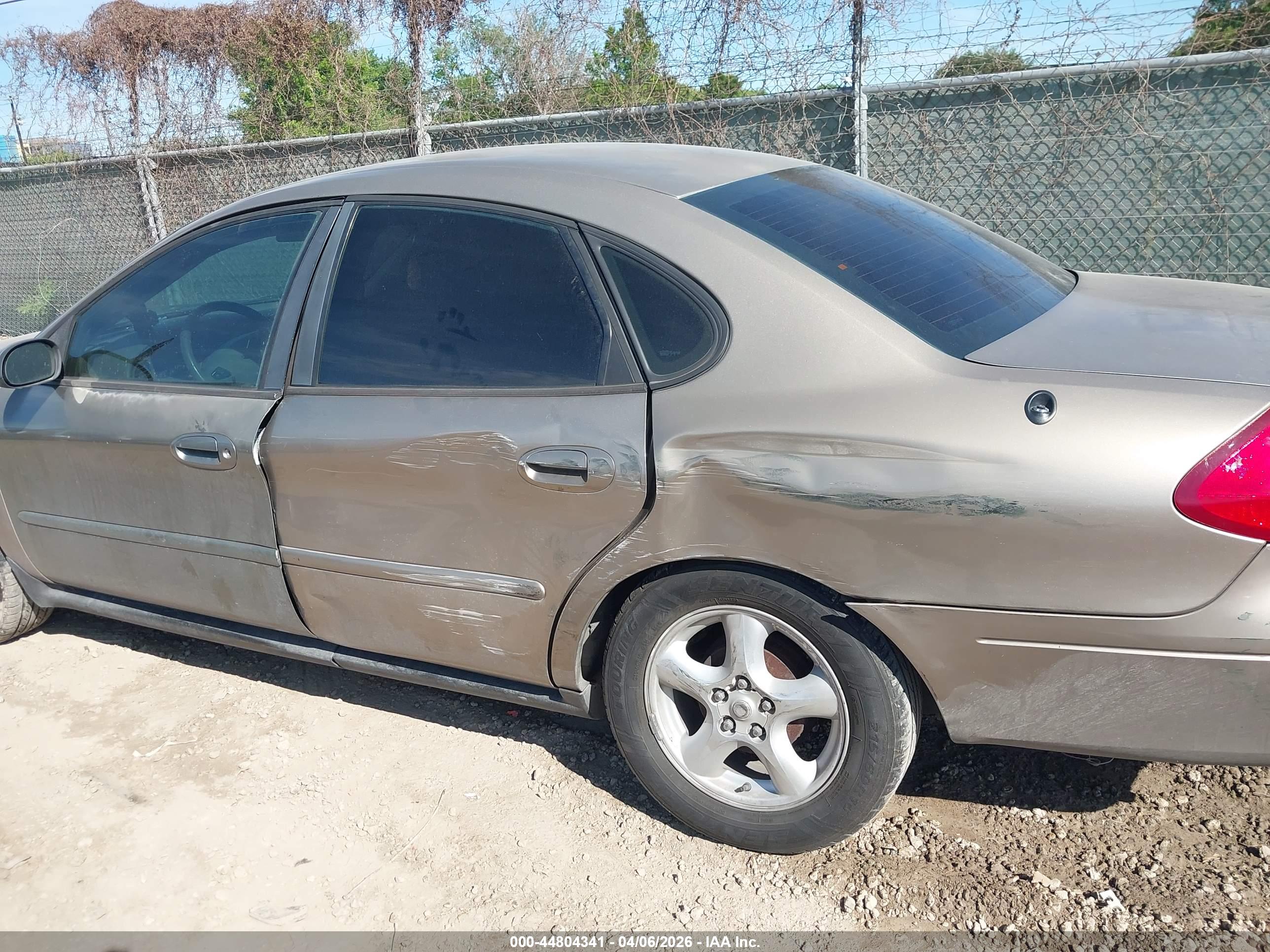 FORD TAURUS image 6