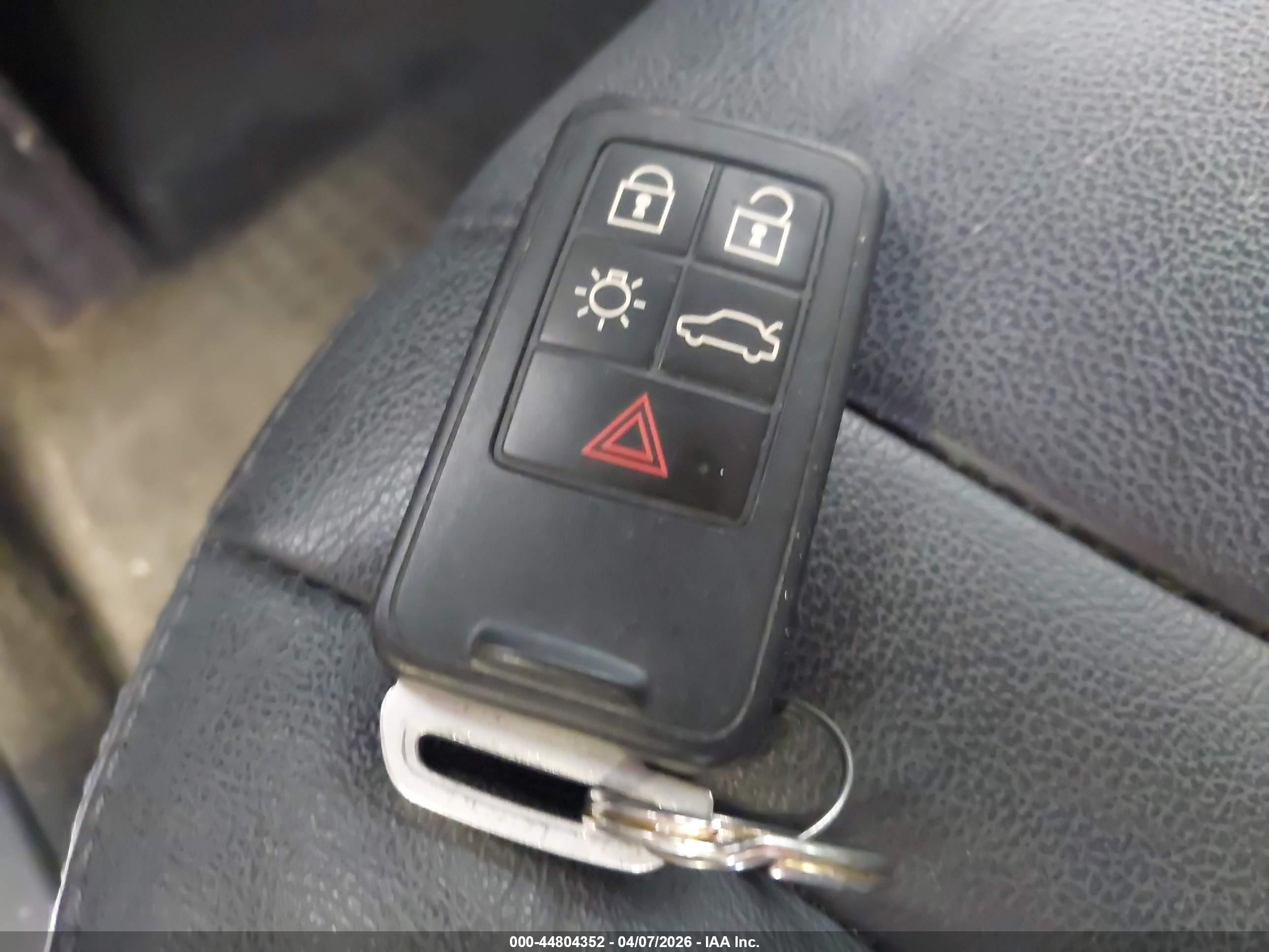 VOLVO XC60 image 11