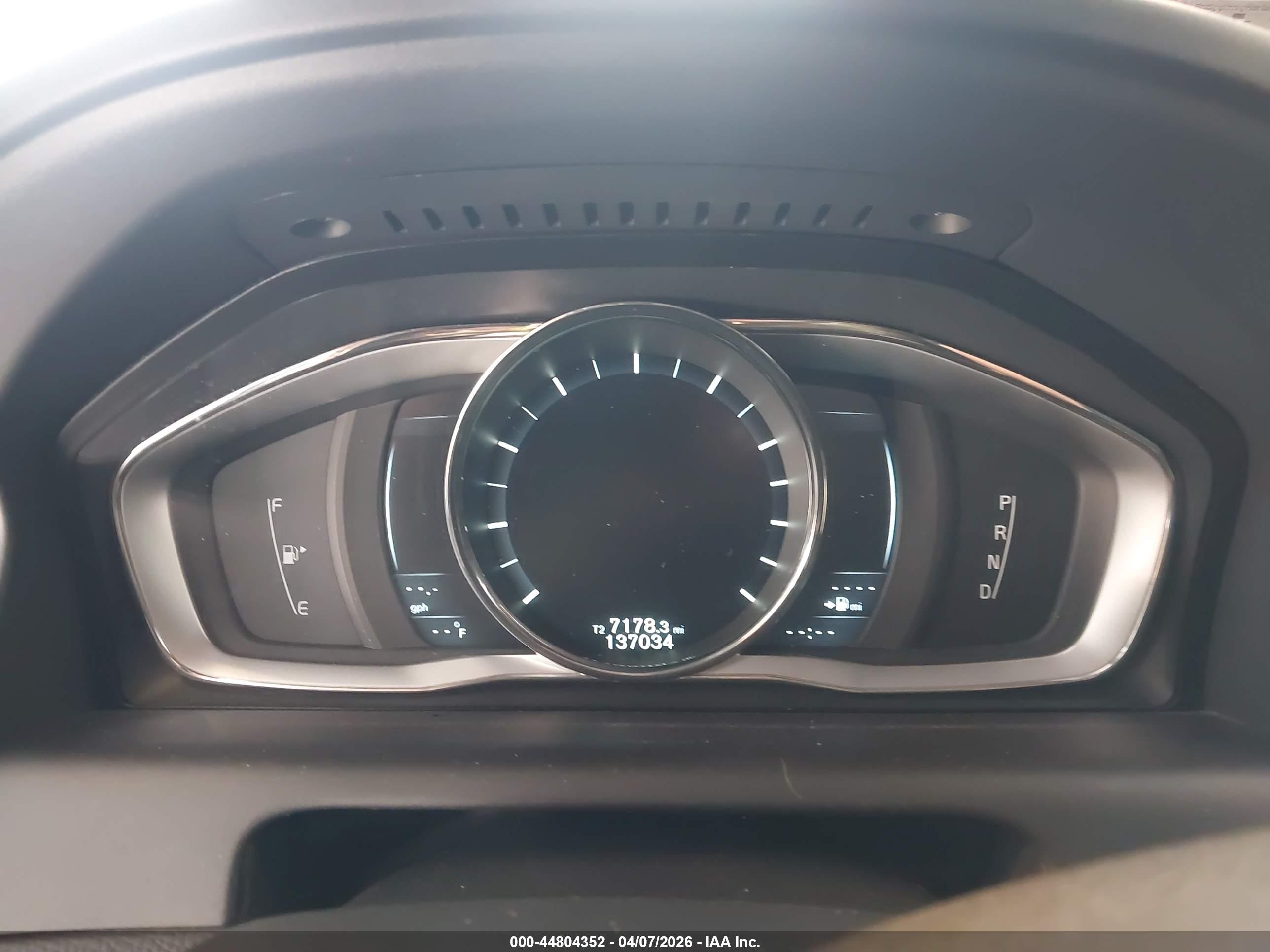 VOLVO XC60 image 7