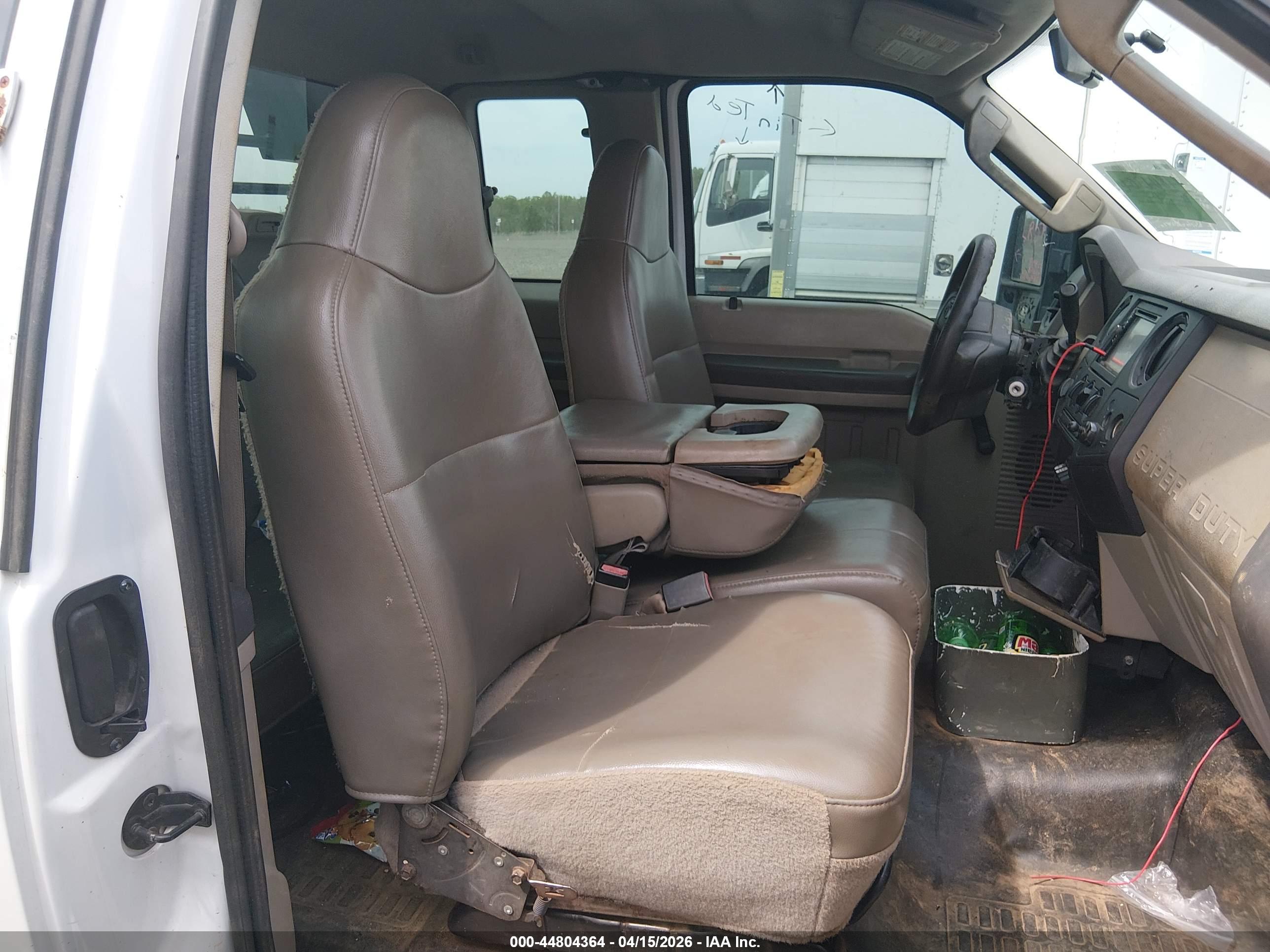 FORD F-550 image 8