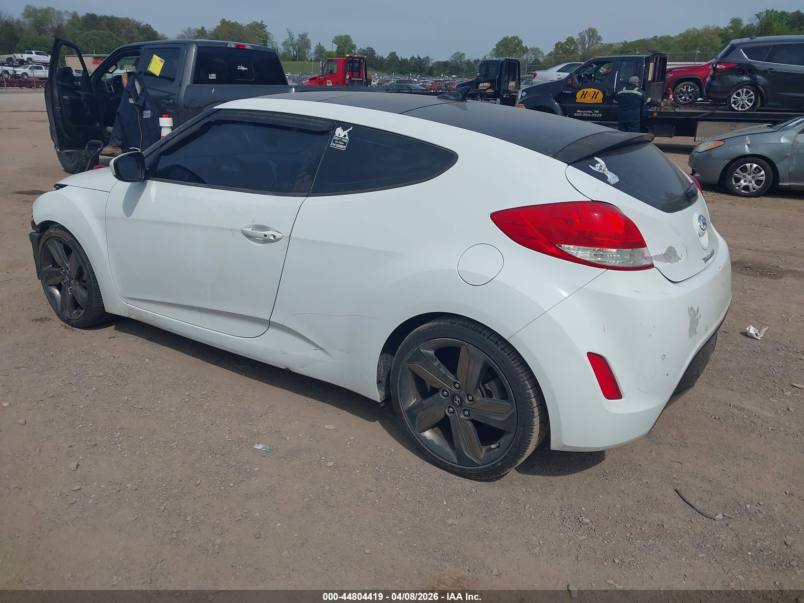 HYUNDAI VELOSTER image 3