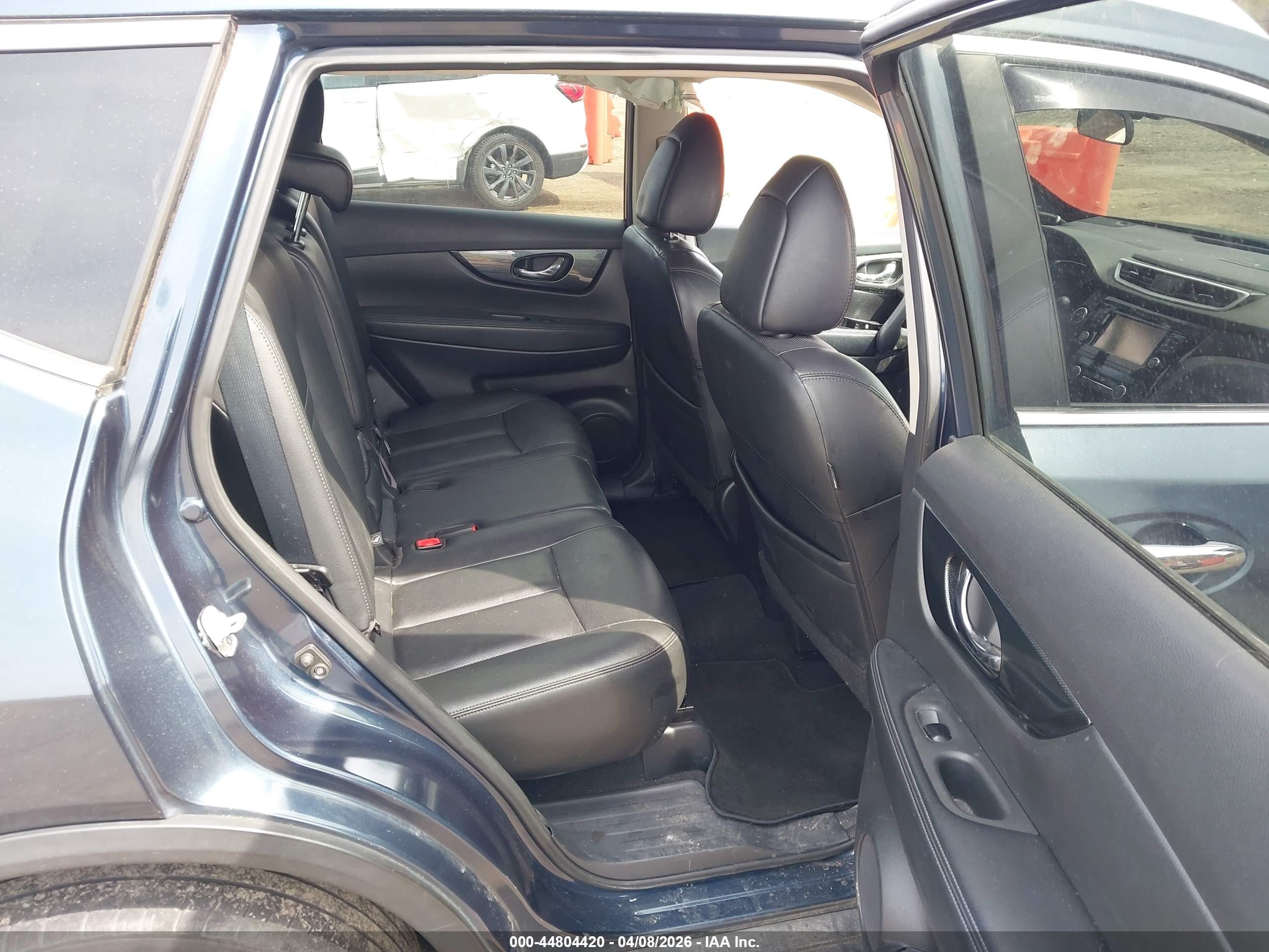 NISSAN ROGUE image 8