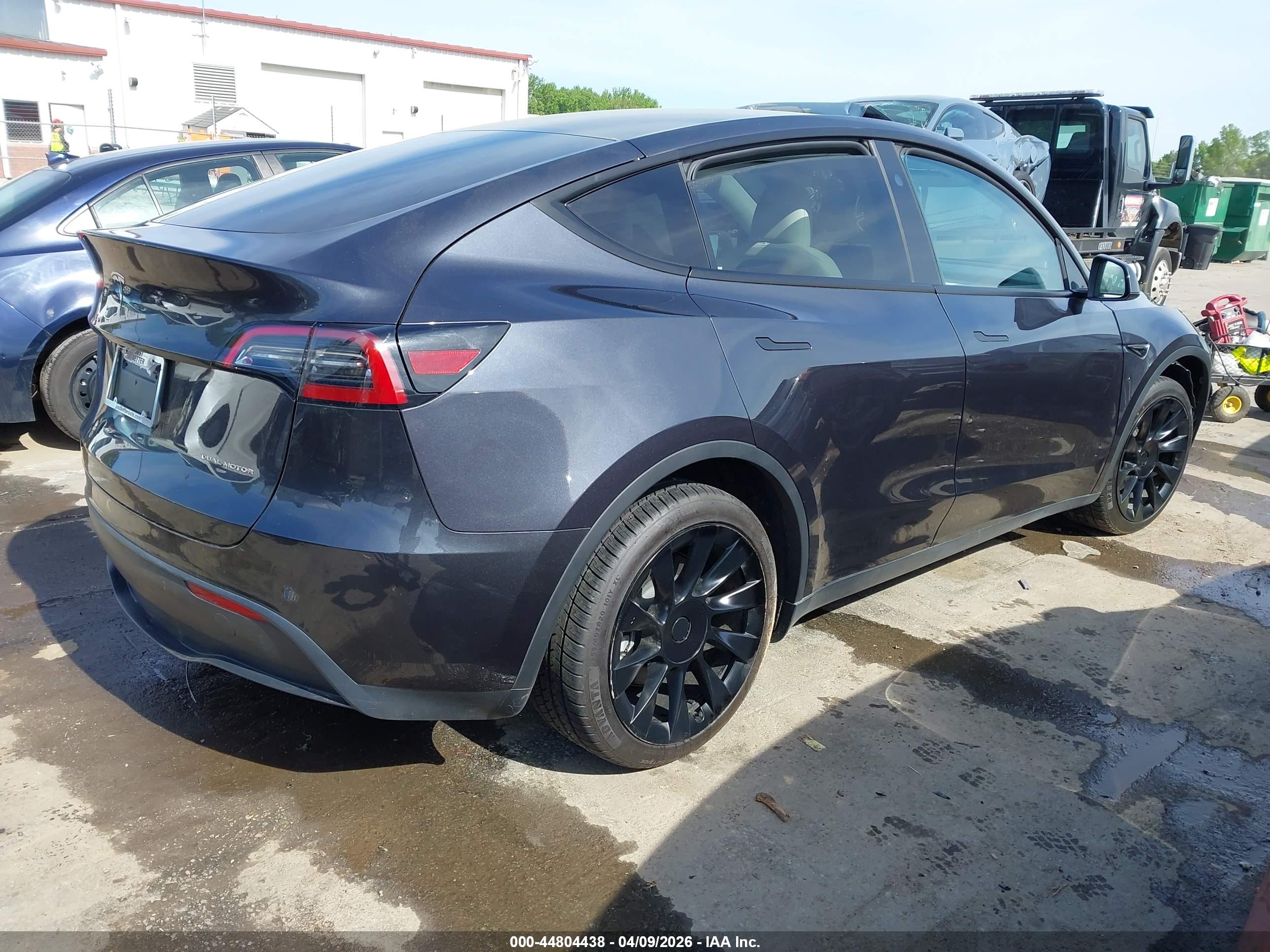 TESLA MODEL image 4