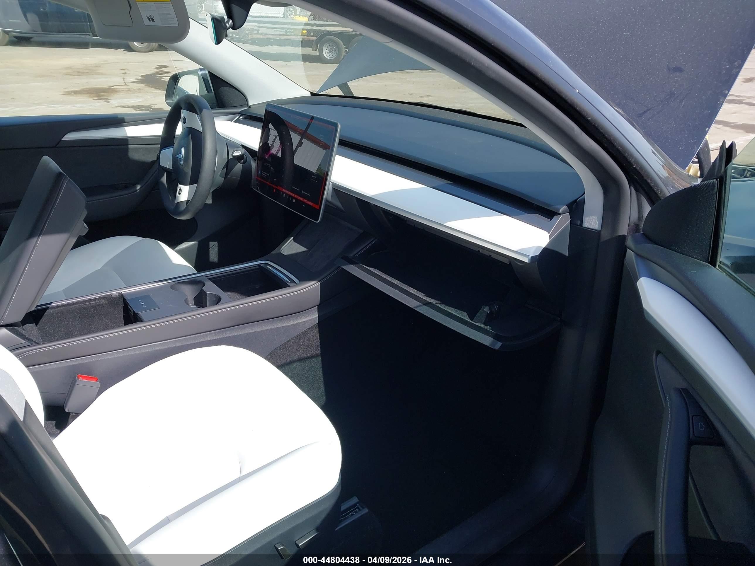 TESLA MODEL image 5