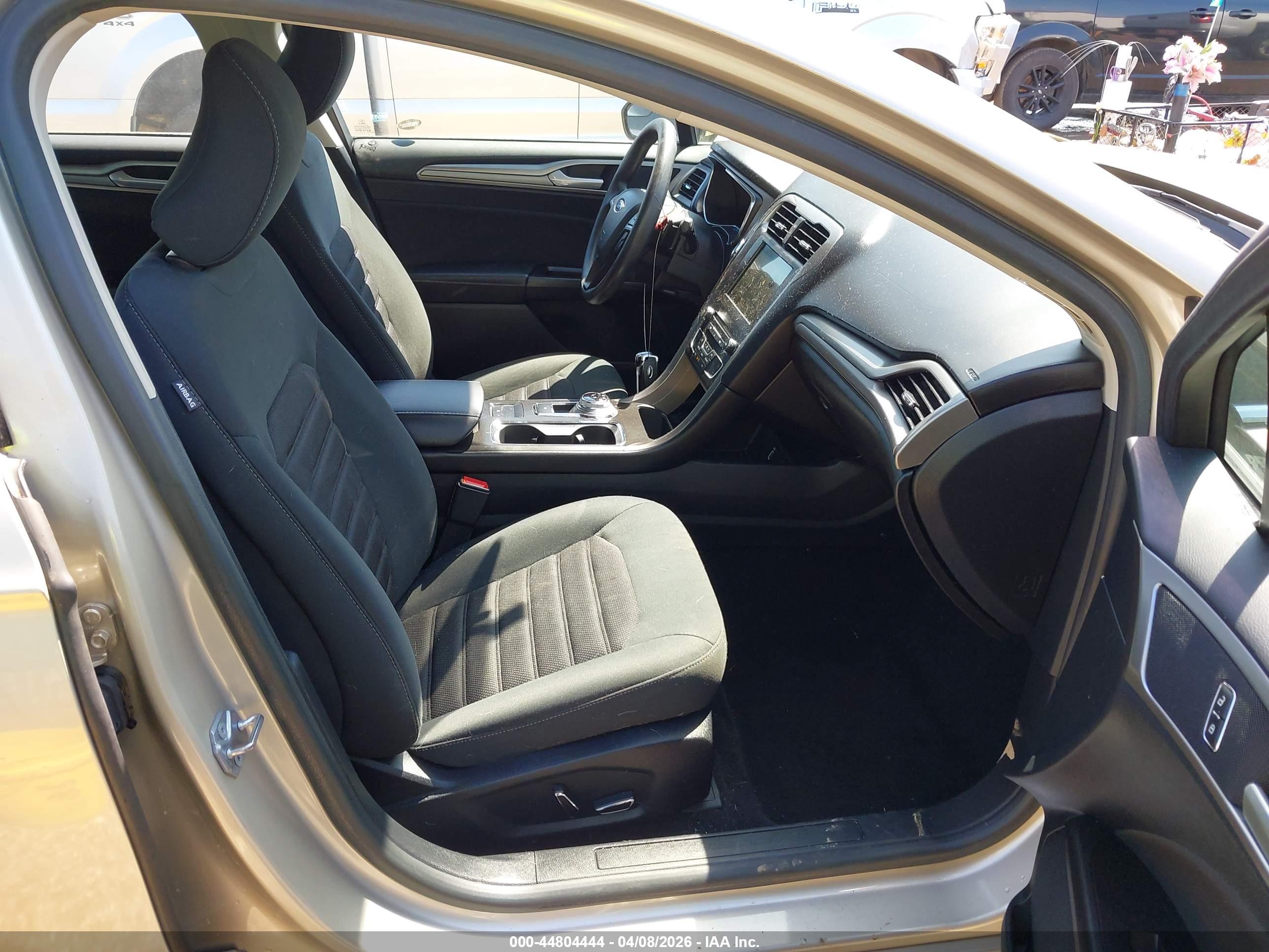 FORD FUSION image 5