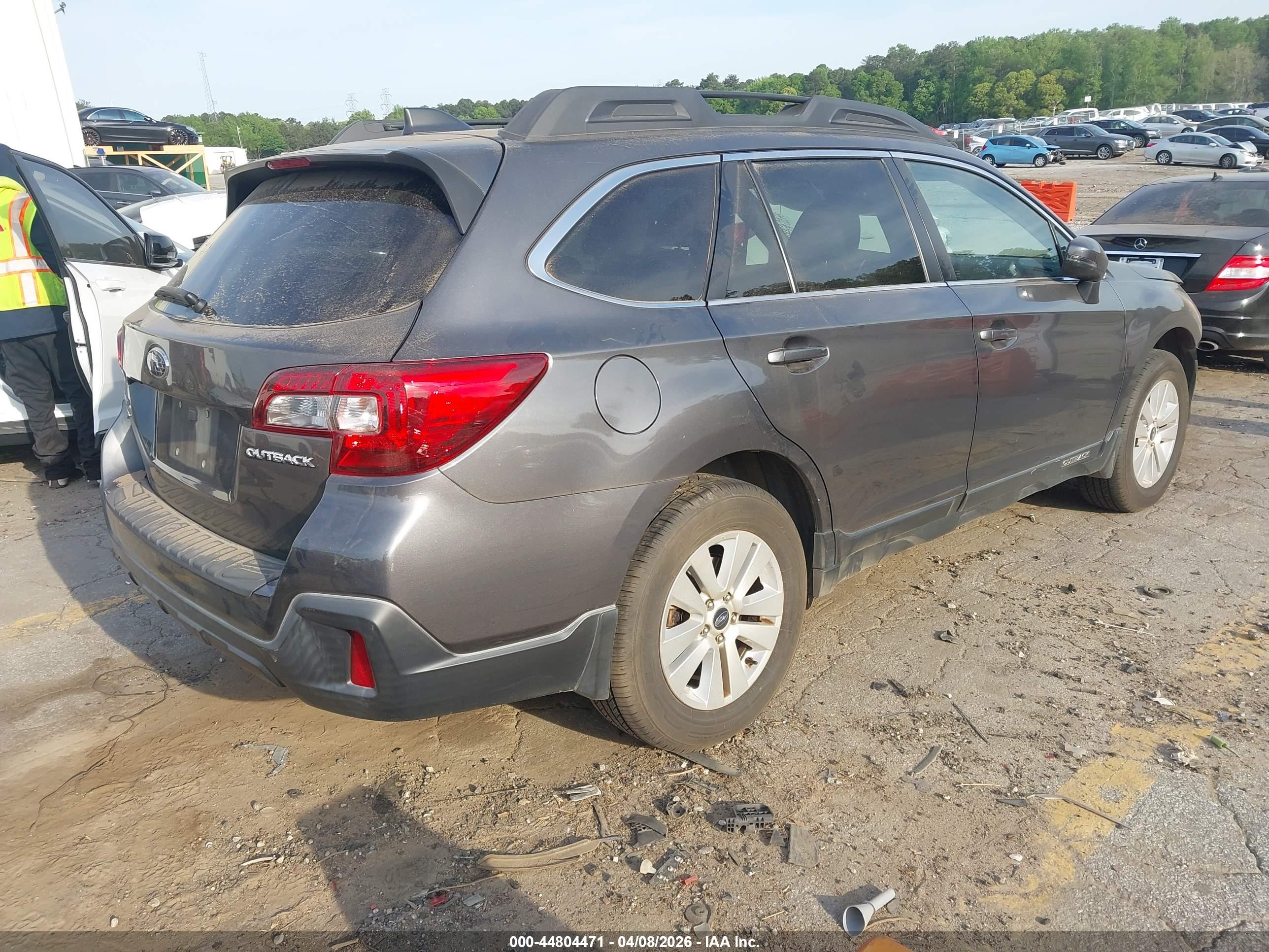 SUBARU OUTBACK image 4