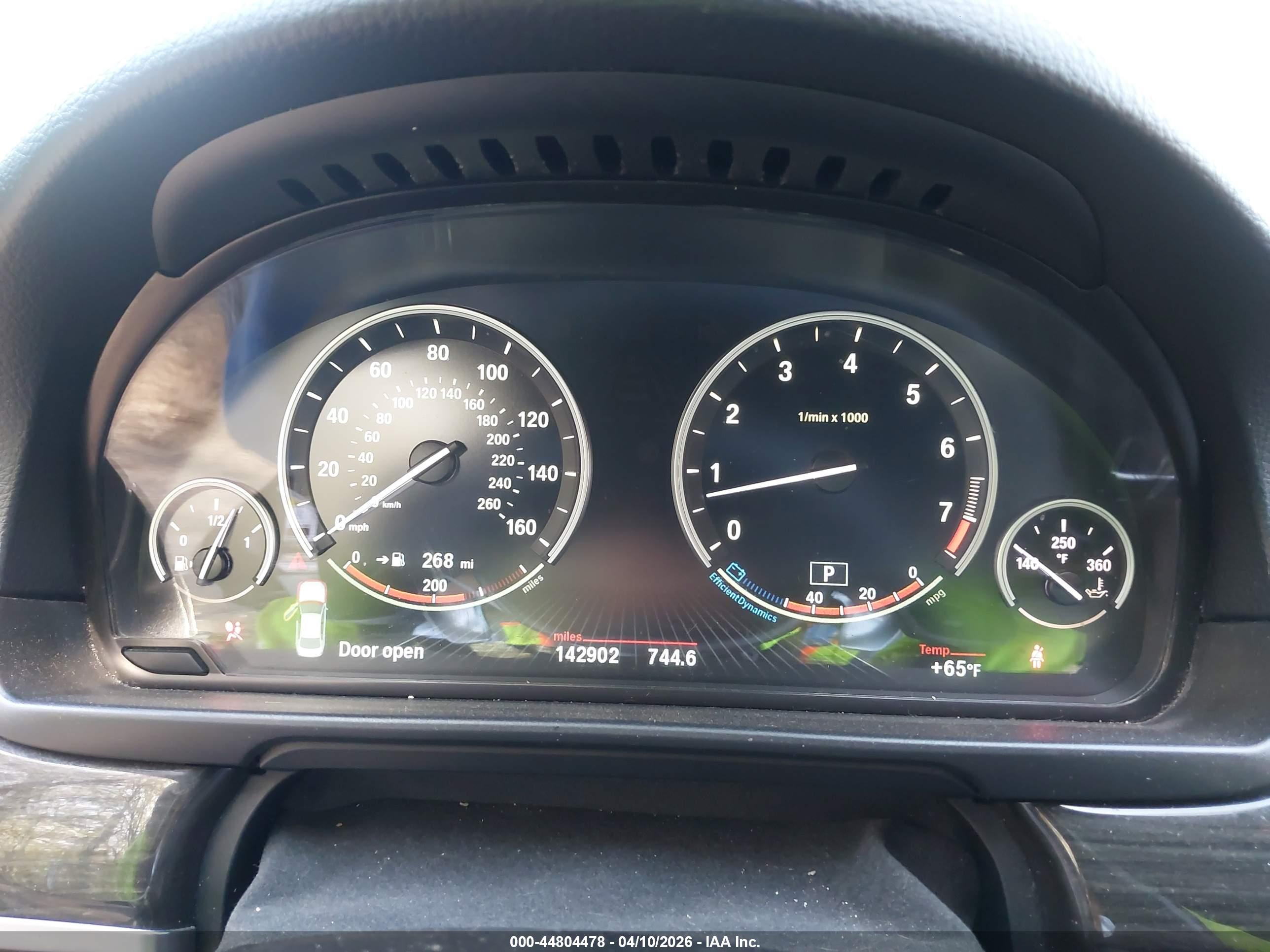 BMW 550I image 7