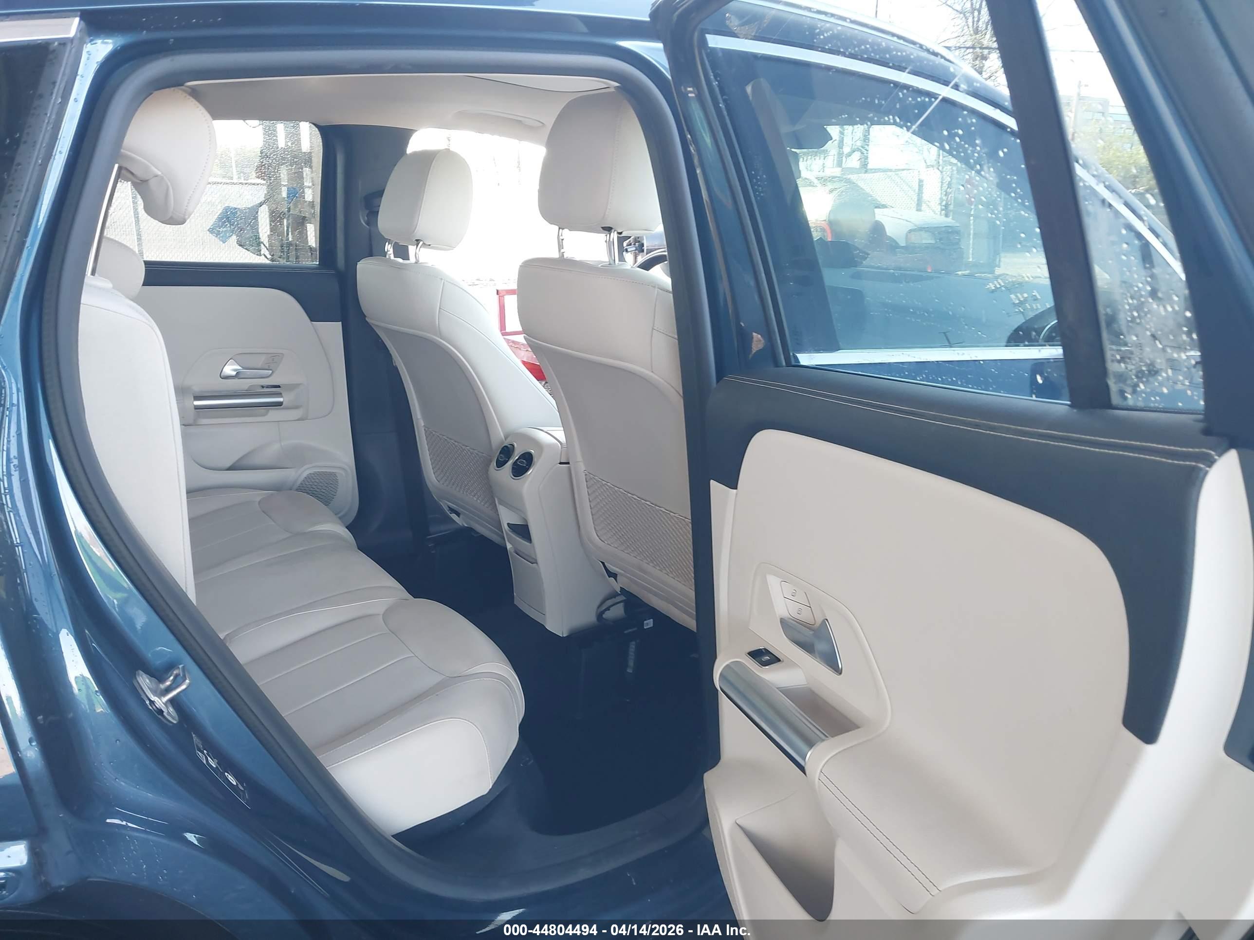 MERCEDES-BENZ GLA image 8