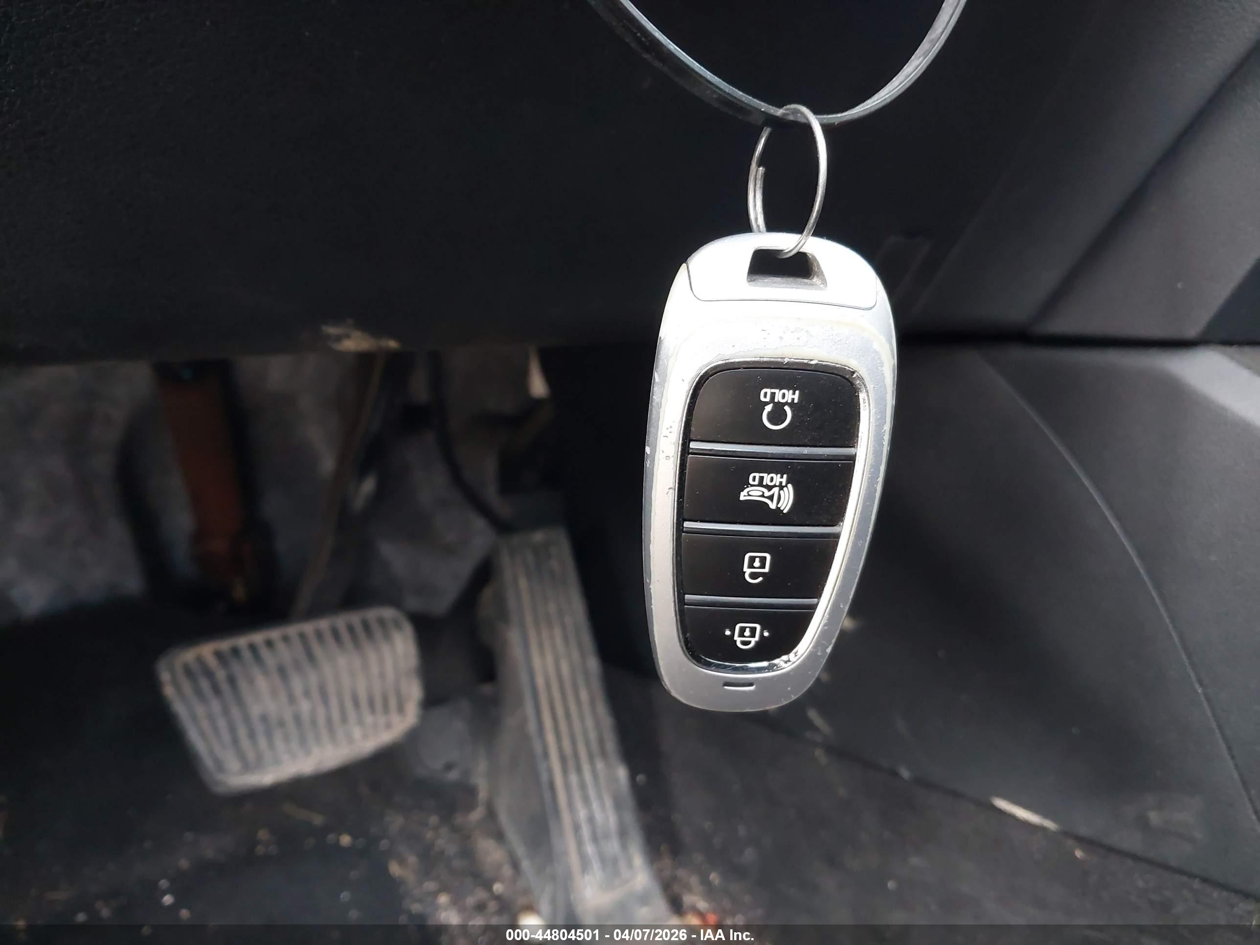 HYUNDAI SANTA image 11