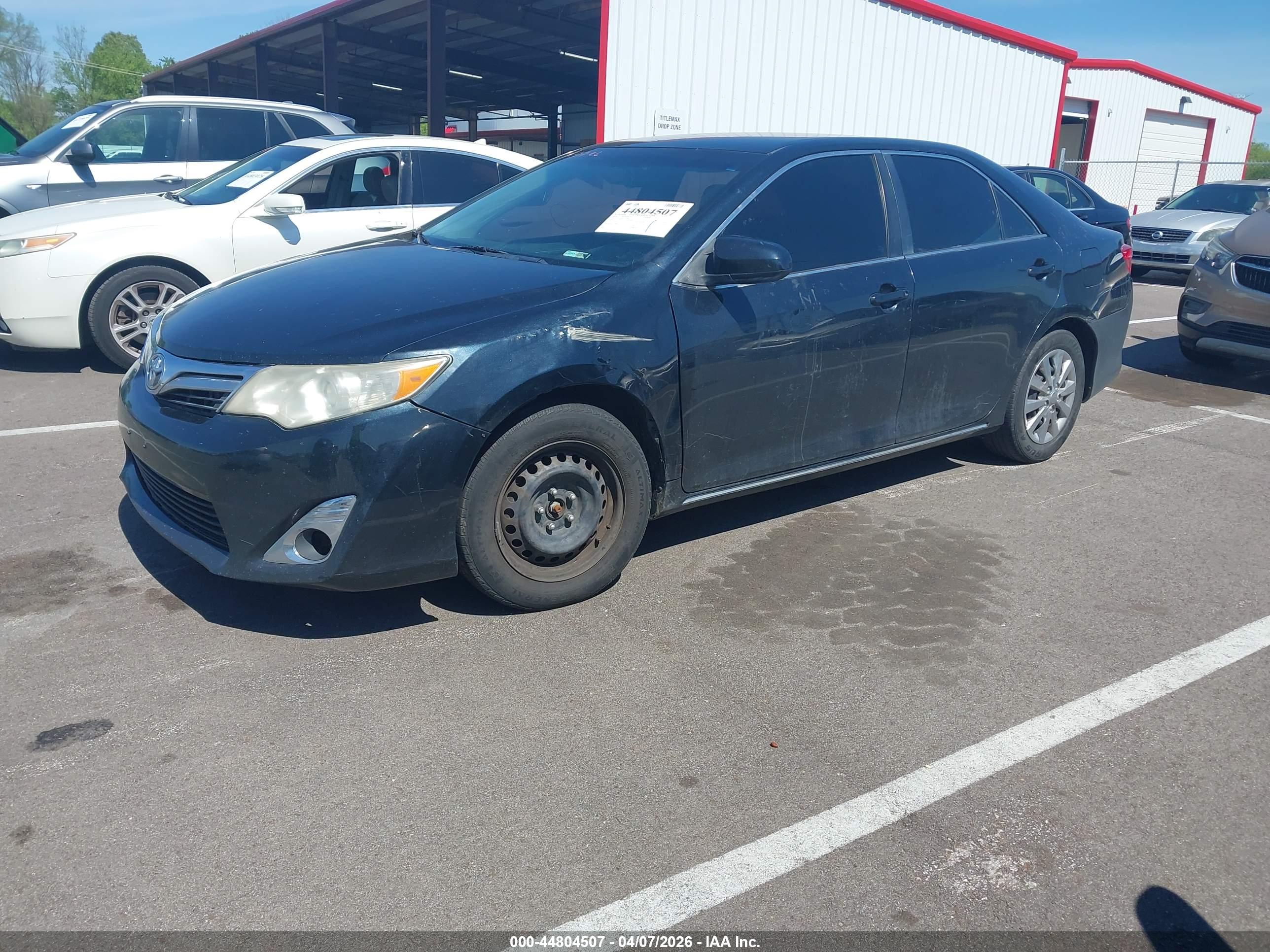 TOYOTA CAMRY image 2