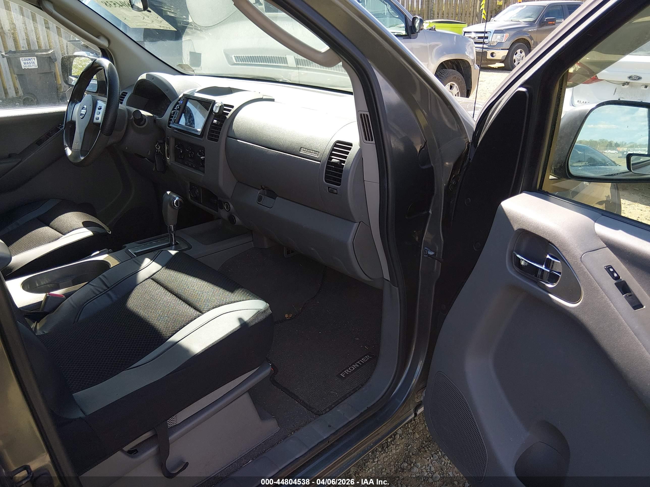 NISSAN FRONTIER image 5