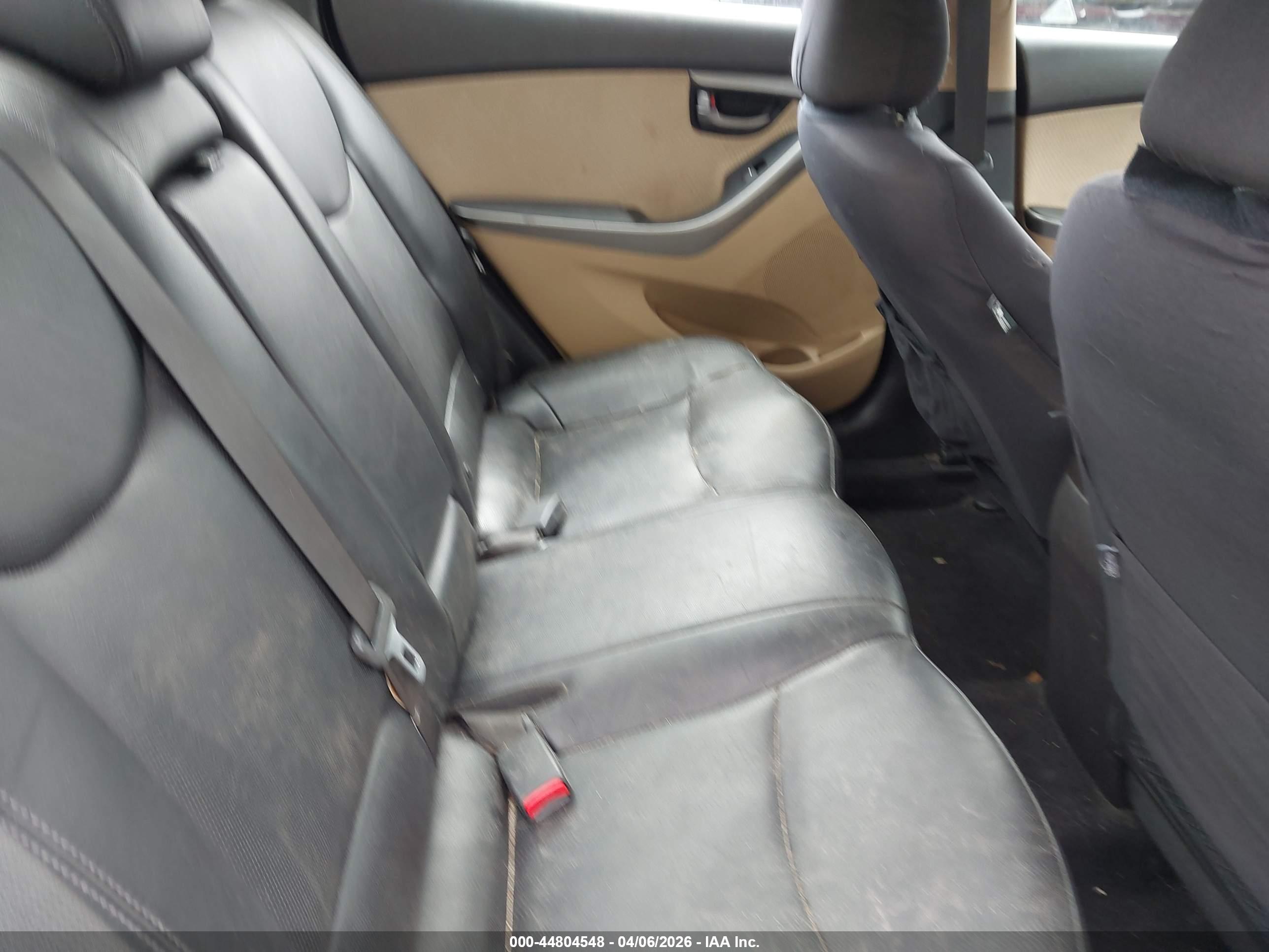 HYUNDAI ELANTRA image 8