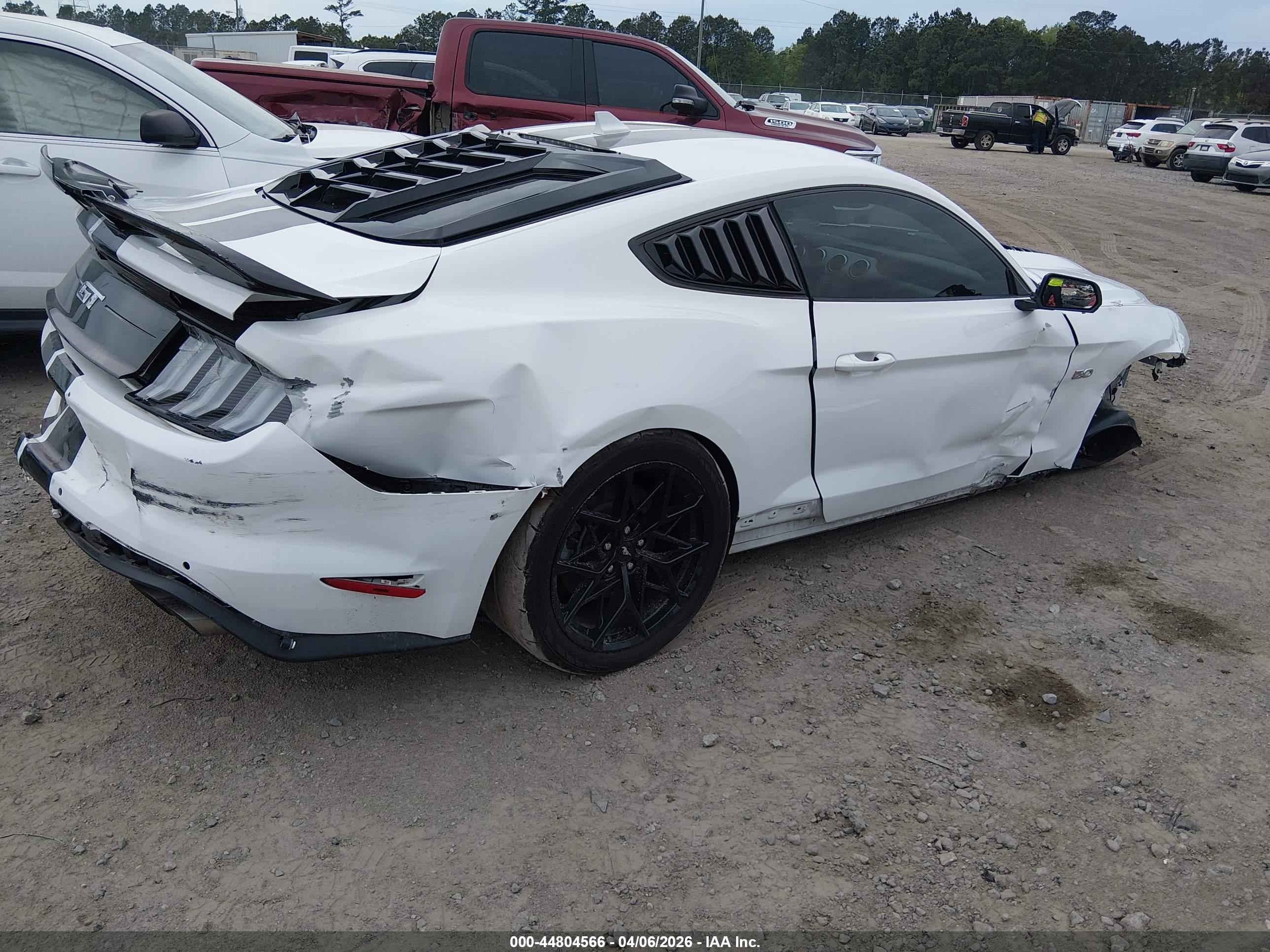 FORD MUSTANG image 4