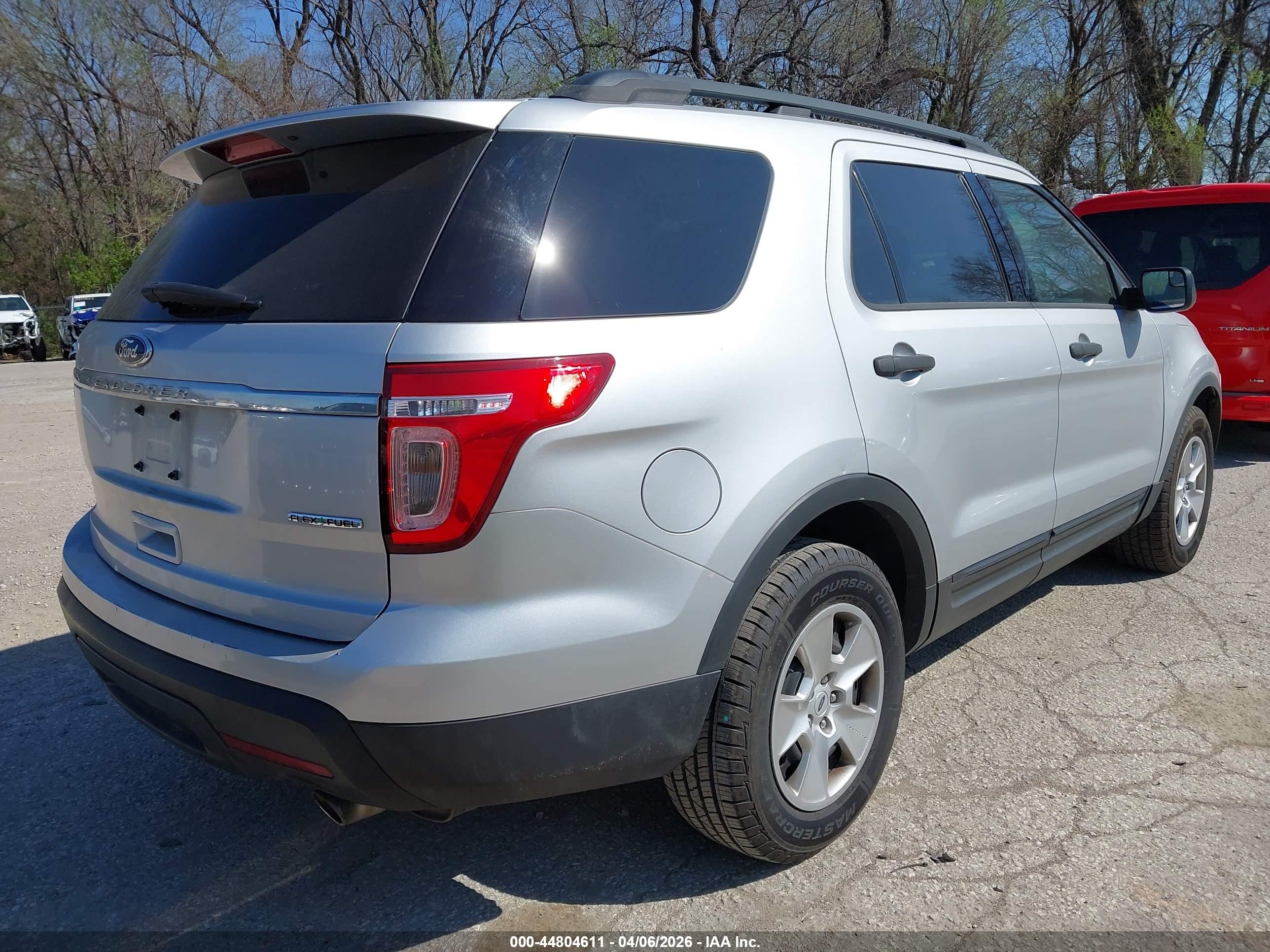FORD EXPLORER image 4