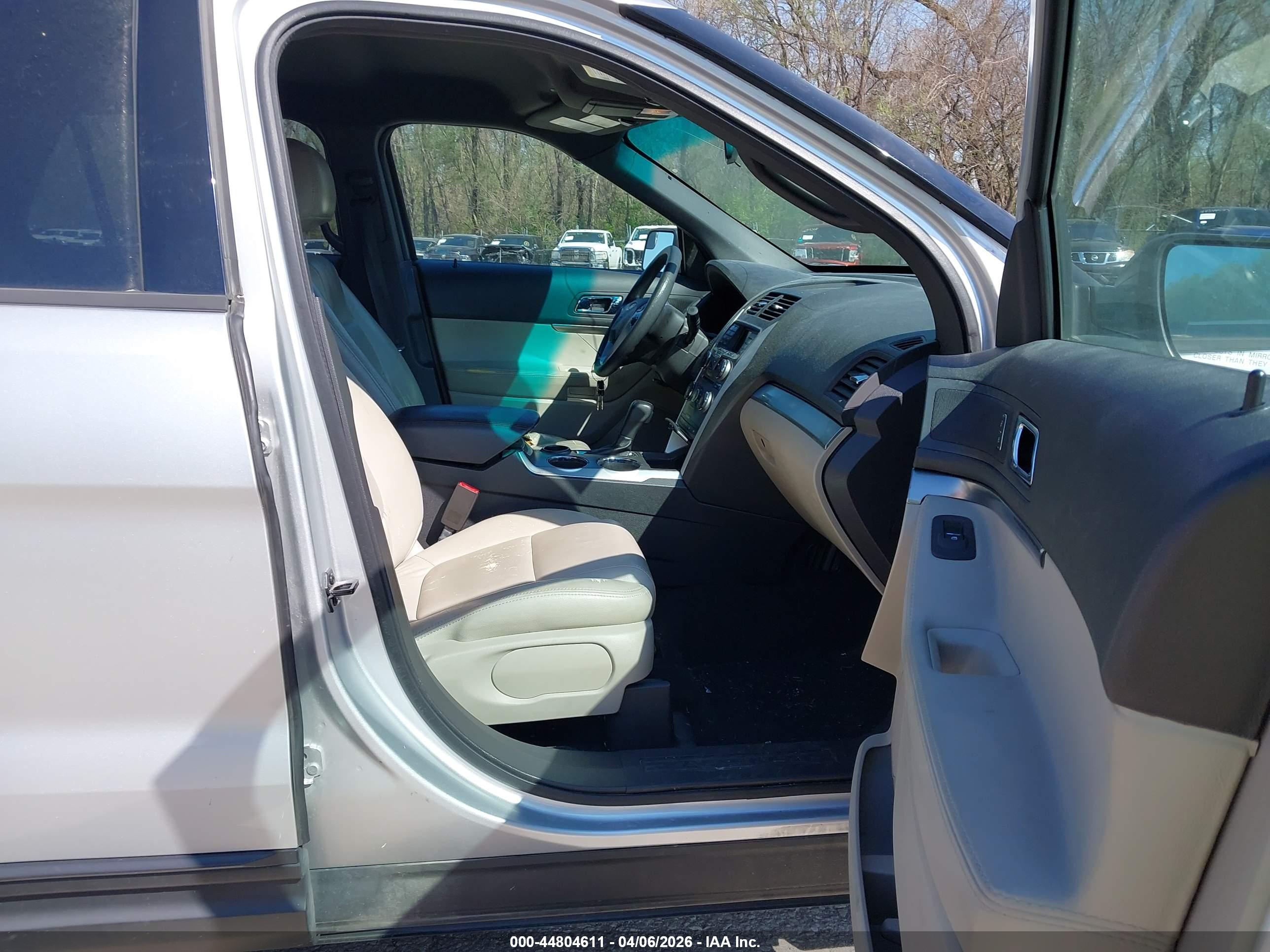 FORD EXPLORER image 5