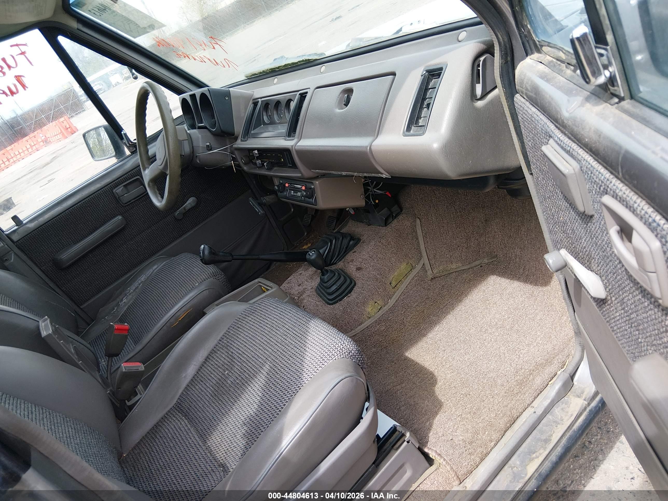 ISUZU TROOPER image 5