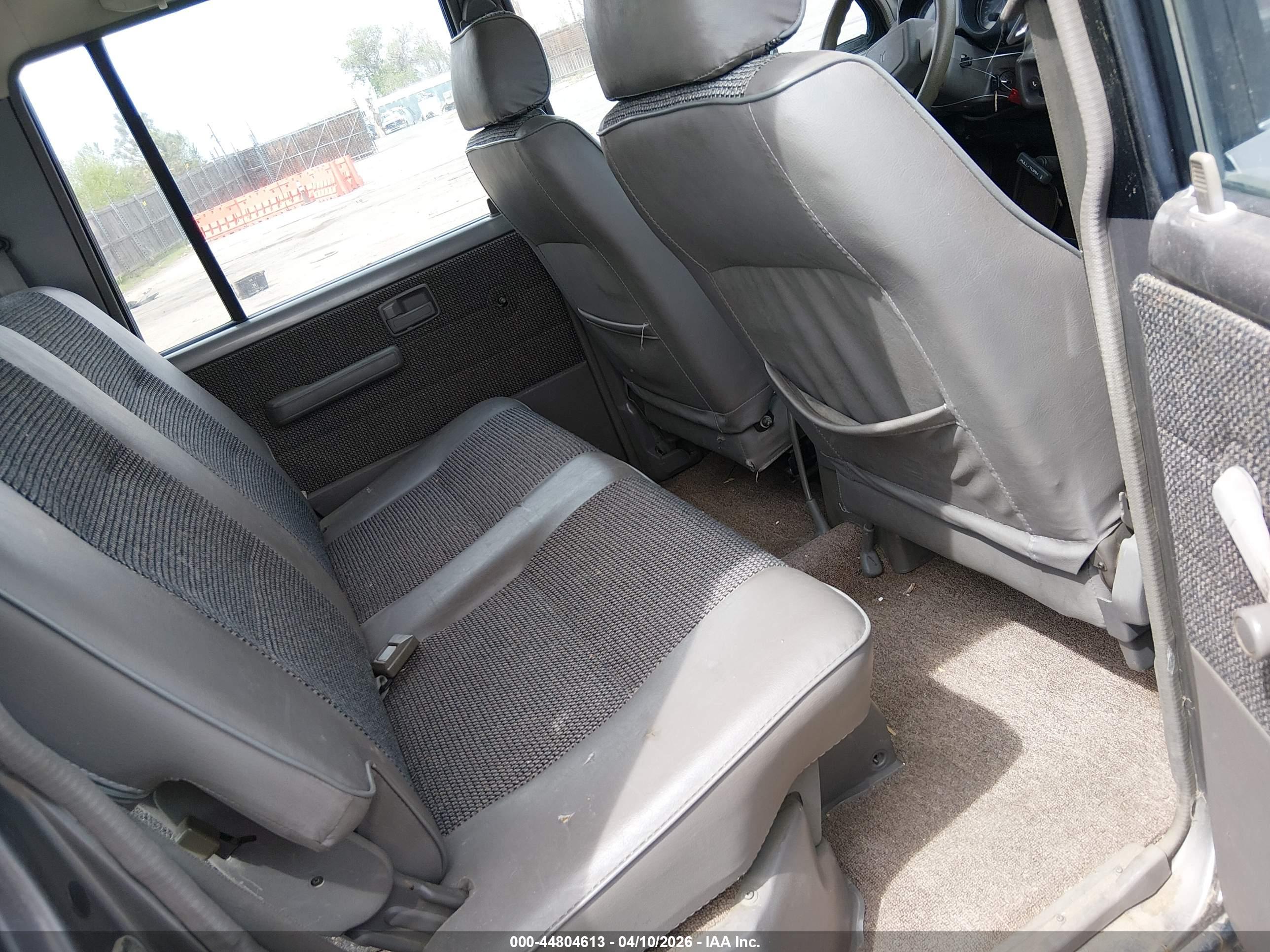 ISUZU TROOPER image 8