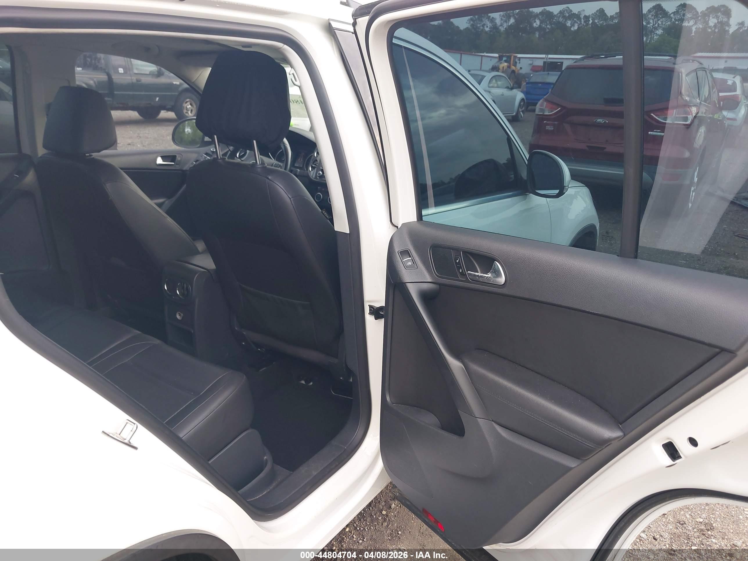 VOLKSWAGEN TIGUAN image 8