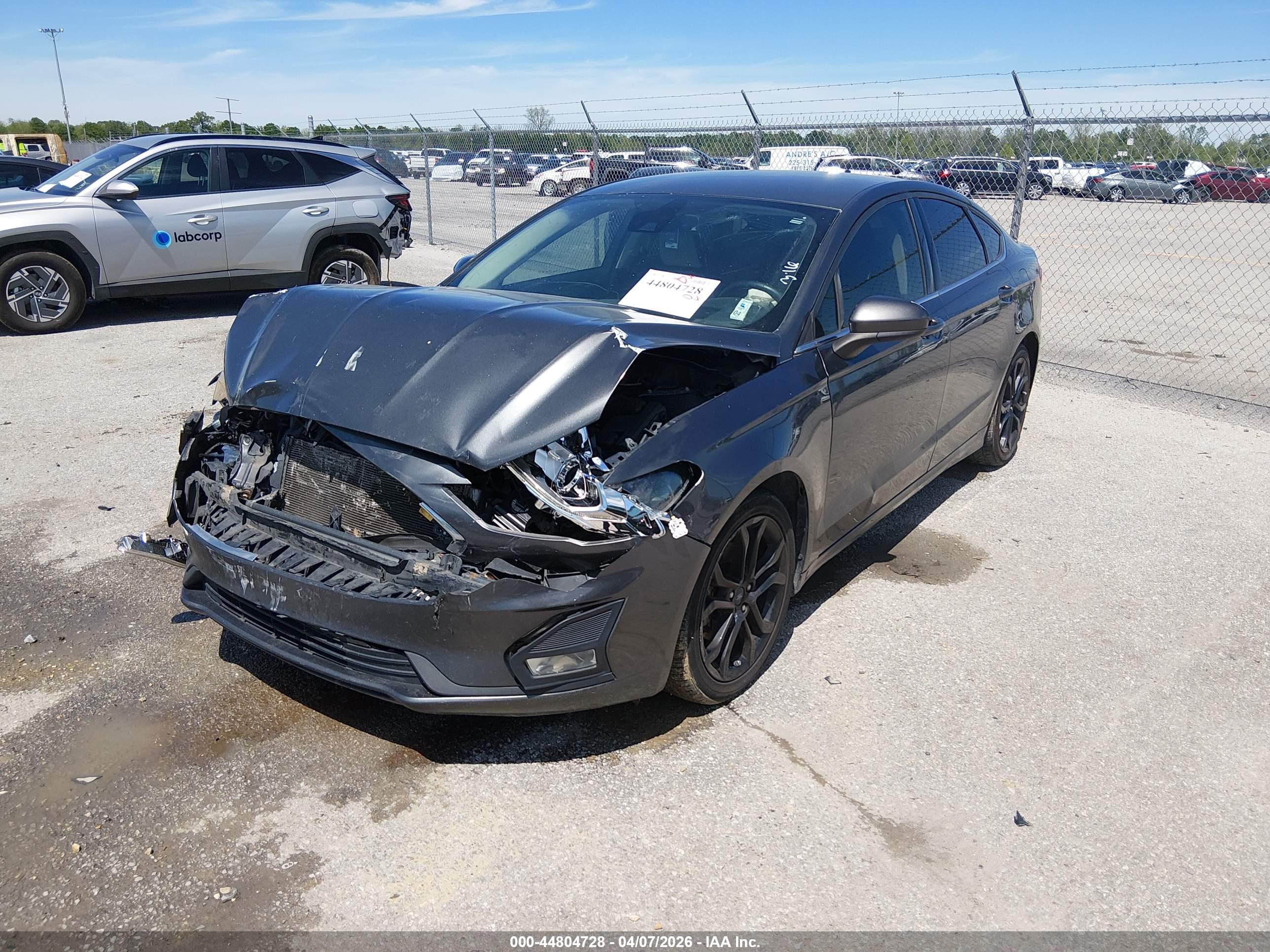 FORD FUSION image 2