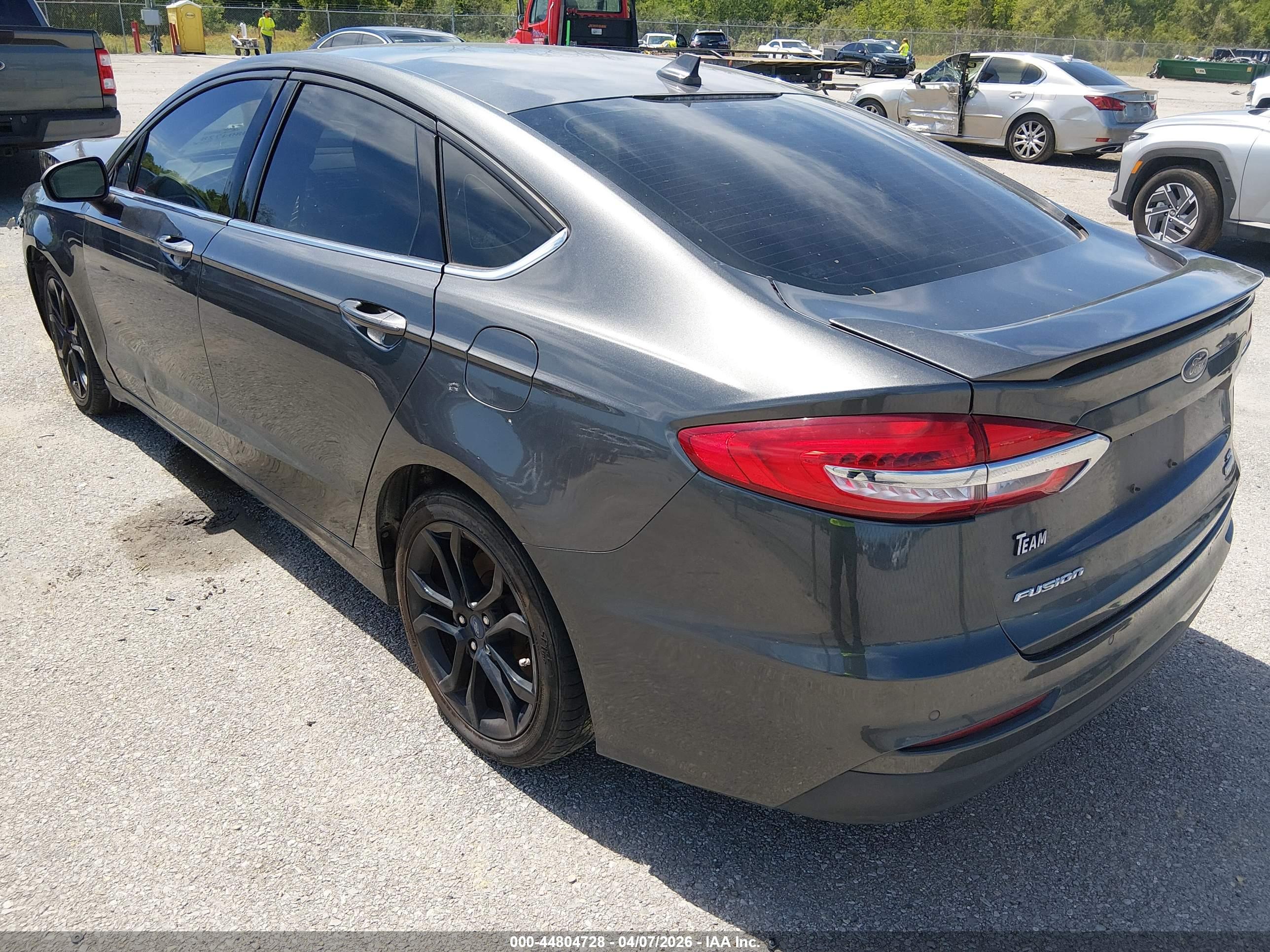 FORD FUSION image 3