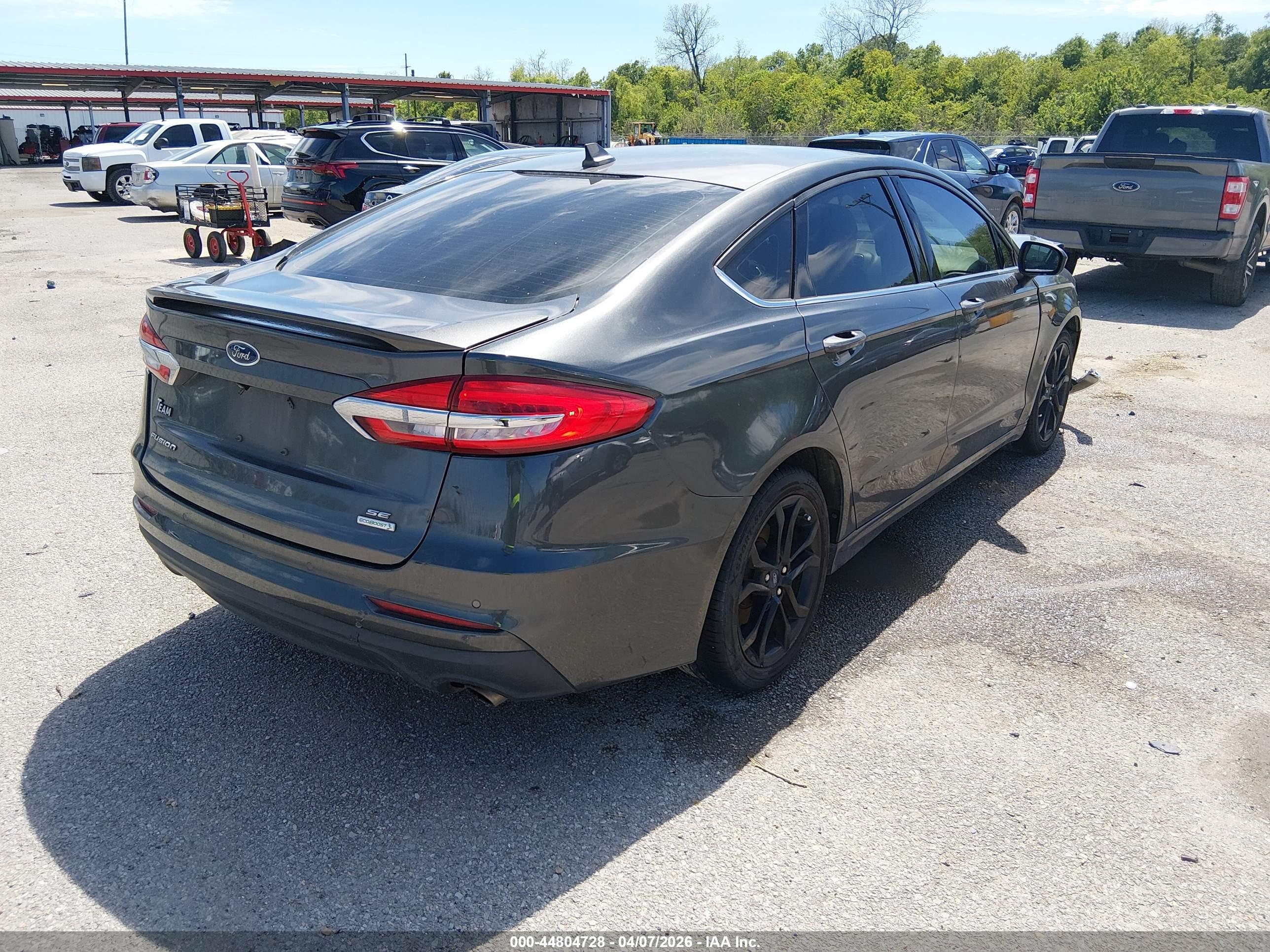 FORD FUSION image 4