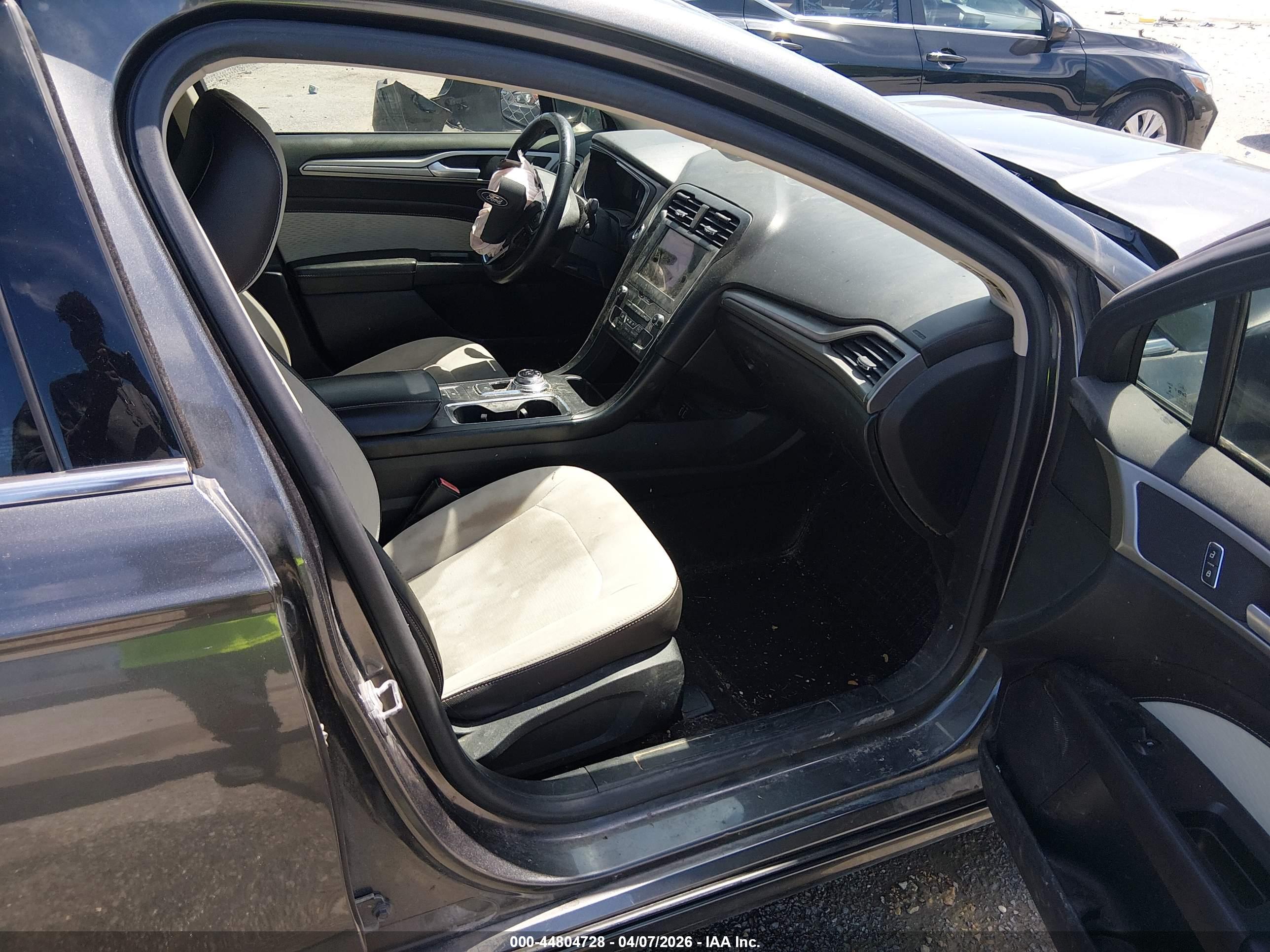 FORD FUSION image 5